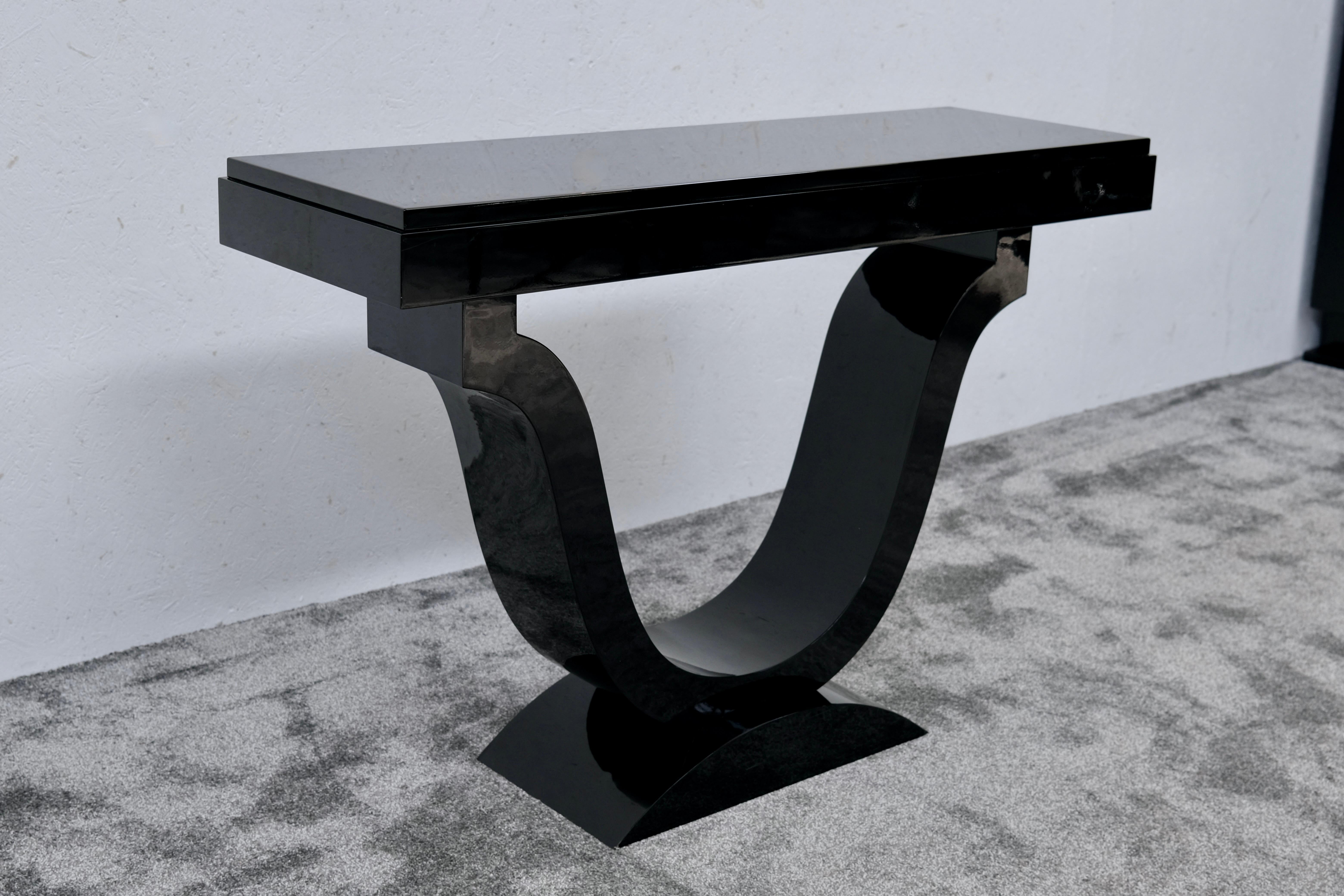 Lacquered Art Deco Black Lacquer Console with Tulip Curved Center Base, France 1930s For Sale