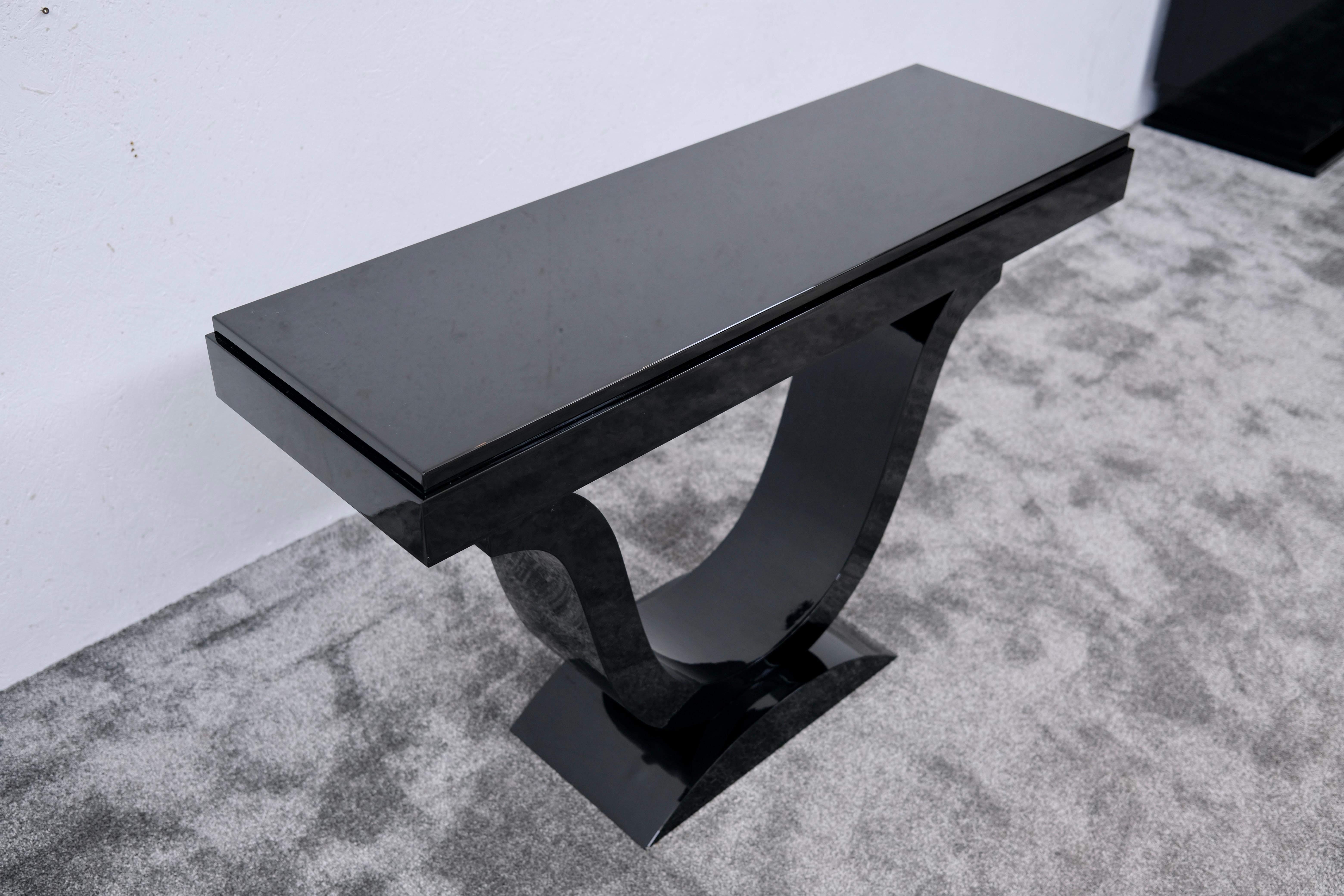 Mid-20th Century Art Deco Black Lacquer Console with Tulip Curved Center Base, France 1930s For Sale