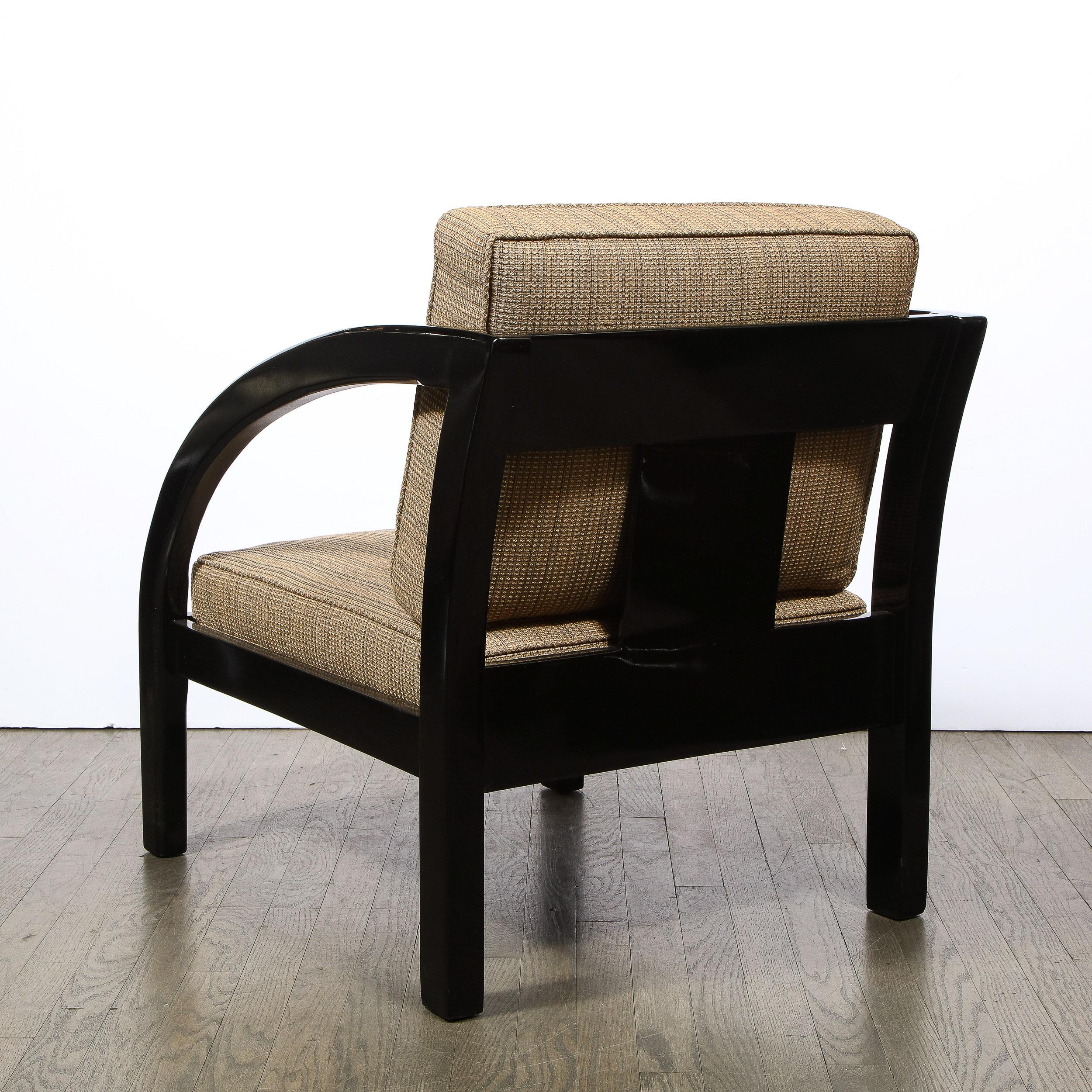 Milieu du XXe siècle Fauteuil profilé Art Déco en laque noire par Modernage Furniture Company en vente