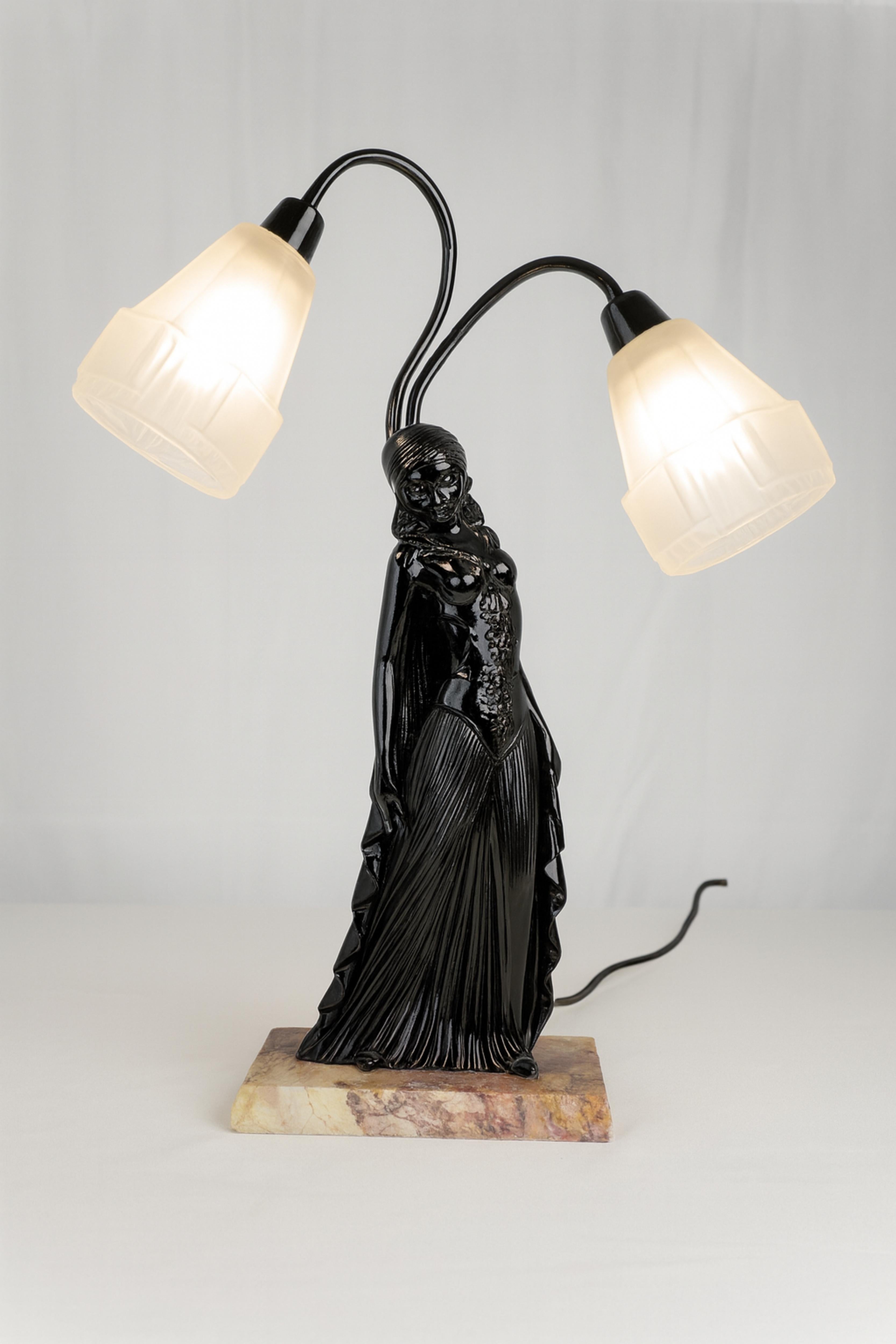 Art Deco Black Lacquer Table Lamp by Georges Van De Voorde, France, 1925 Bon état - En vente à Lisbon, PT