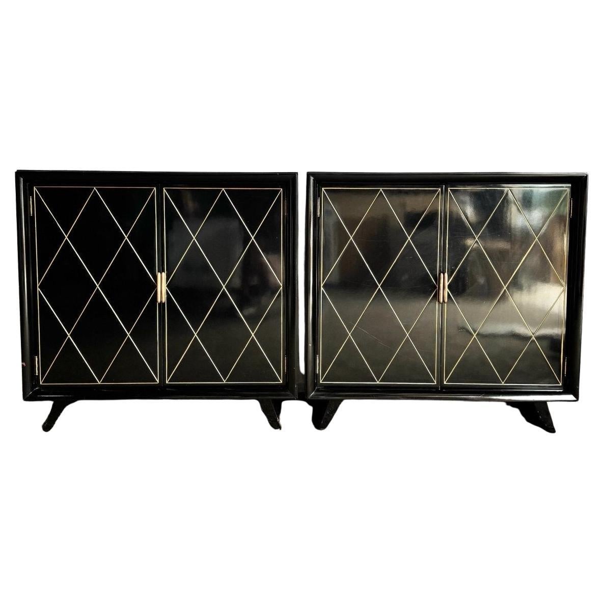 Paire de commodes Art Déco laquées noir et or