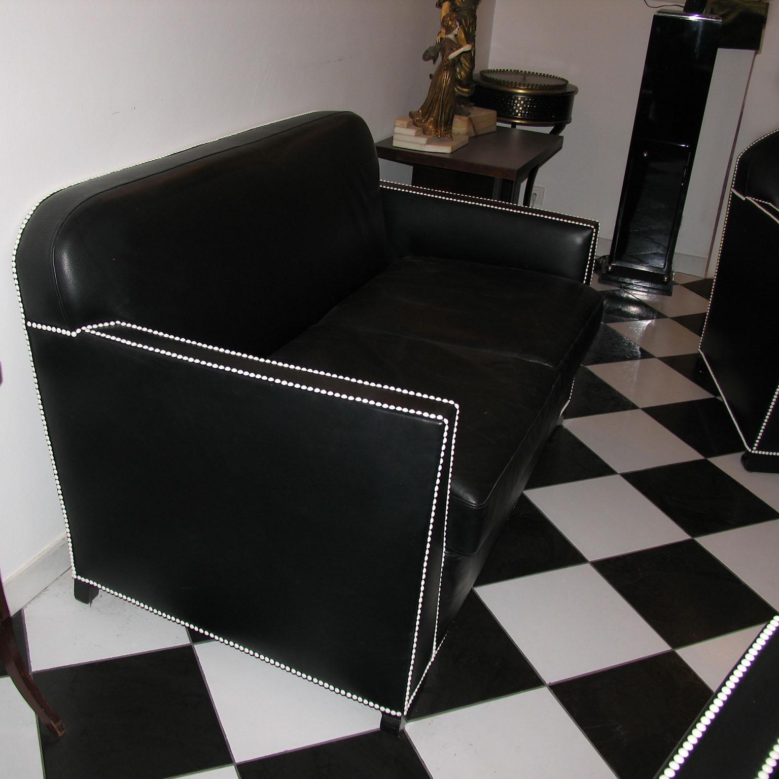 Art Déco Canapé deux places en cuir noir et clous blancs style Pierre Chareau Bon état - En vente à Bochum, NRW