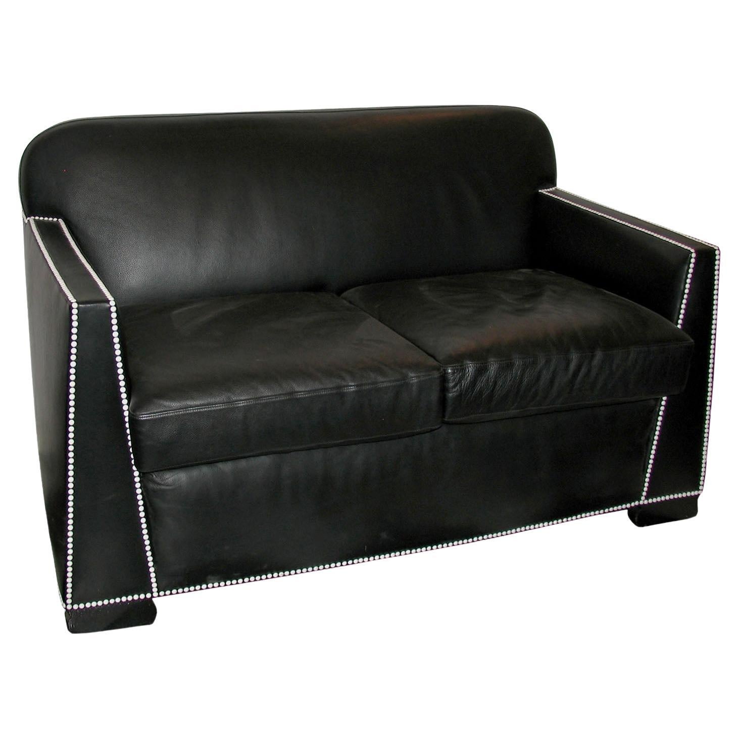 Zweisitzer-Sofa aus schwarzem Leder und weißen Nägeln im Pierre Chareau-Stil, Art déco