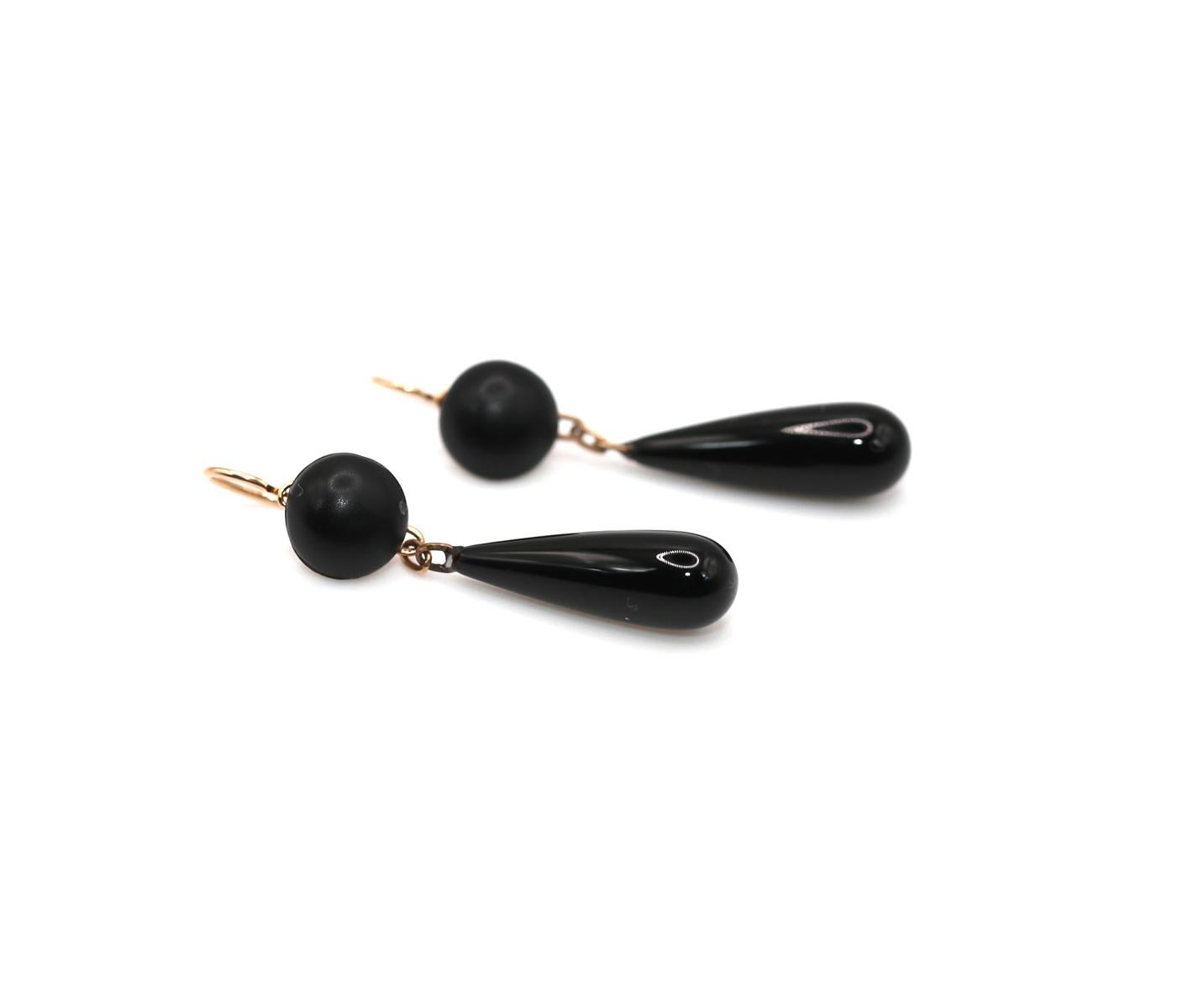 Pear Cut Art Deco Black Onyx 14K Yellow Gold Drop Earrings, 1930 For Sale