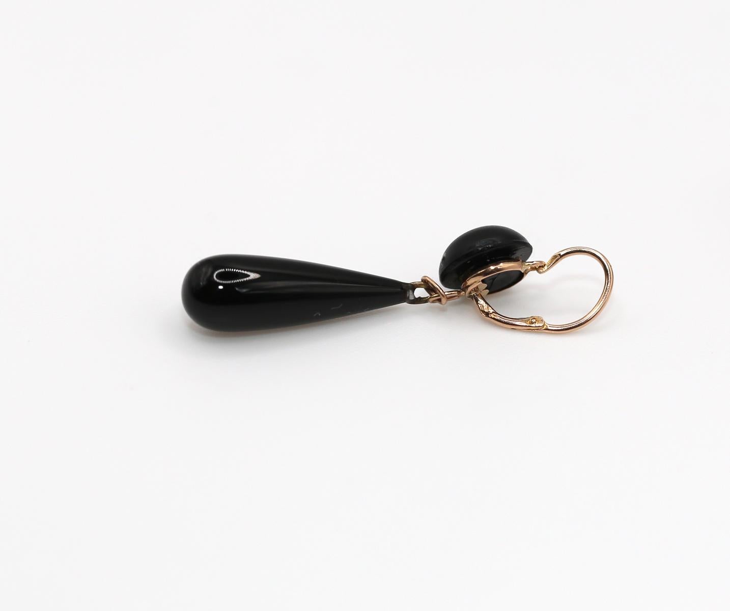 Art Deco Black Onyx 14K Yellow Gold Drop Earrings, 1930 In Good Condition For Sale In Herzelia, Tel Aviv