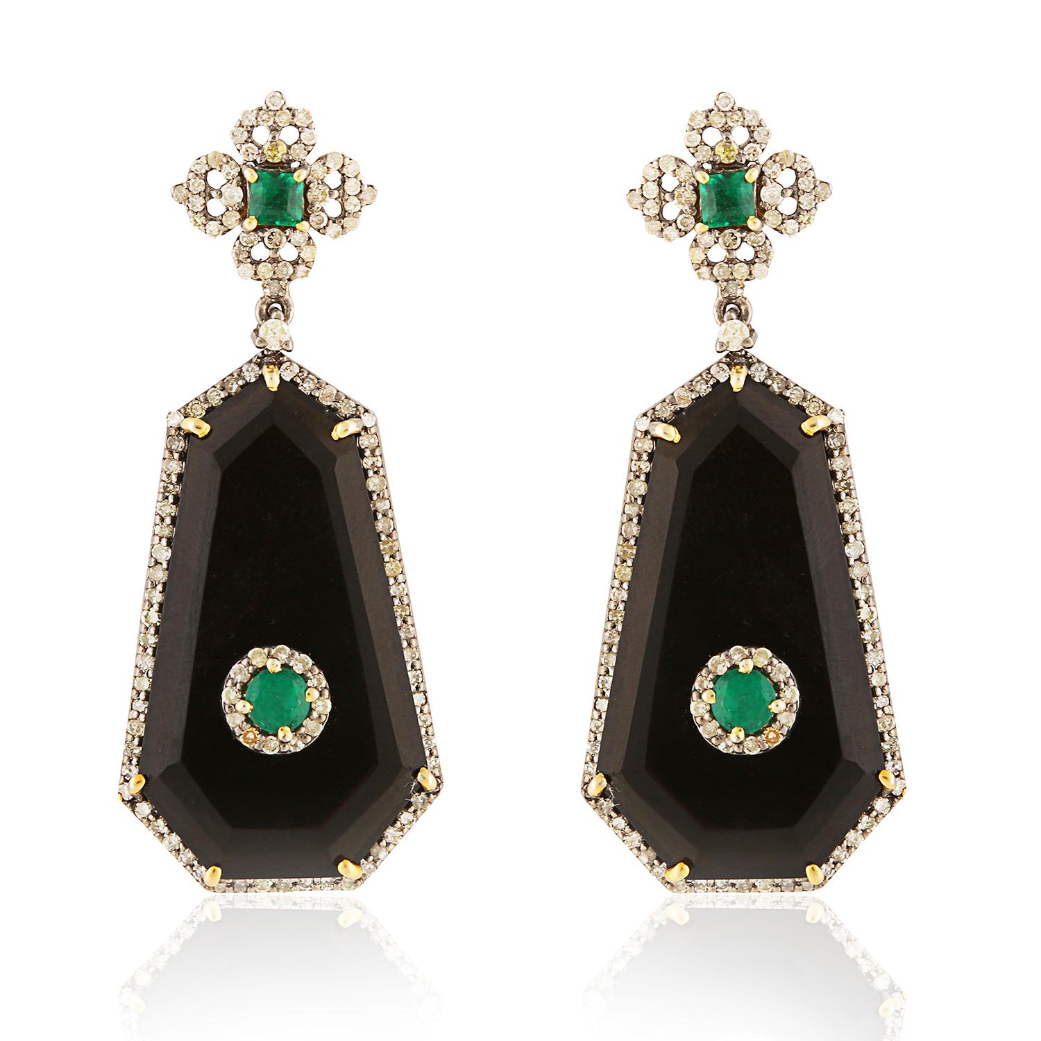 Beautifully cut in a geometric form; these earrings are so pretty & indeed special.

22.85 carat of black onyx ; 0.70 carat emerald; 1.60 carat diamond; 0.3 grams 14kt gold; 5.62 grams silver.

4 cm in full drop.

Very light weight.