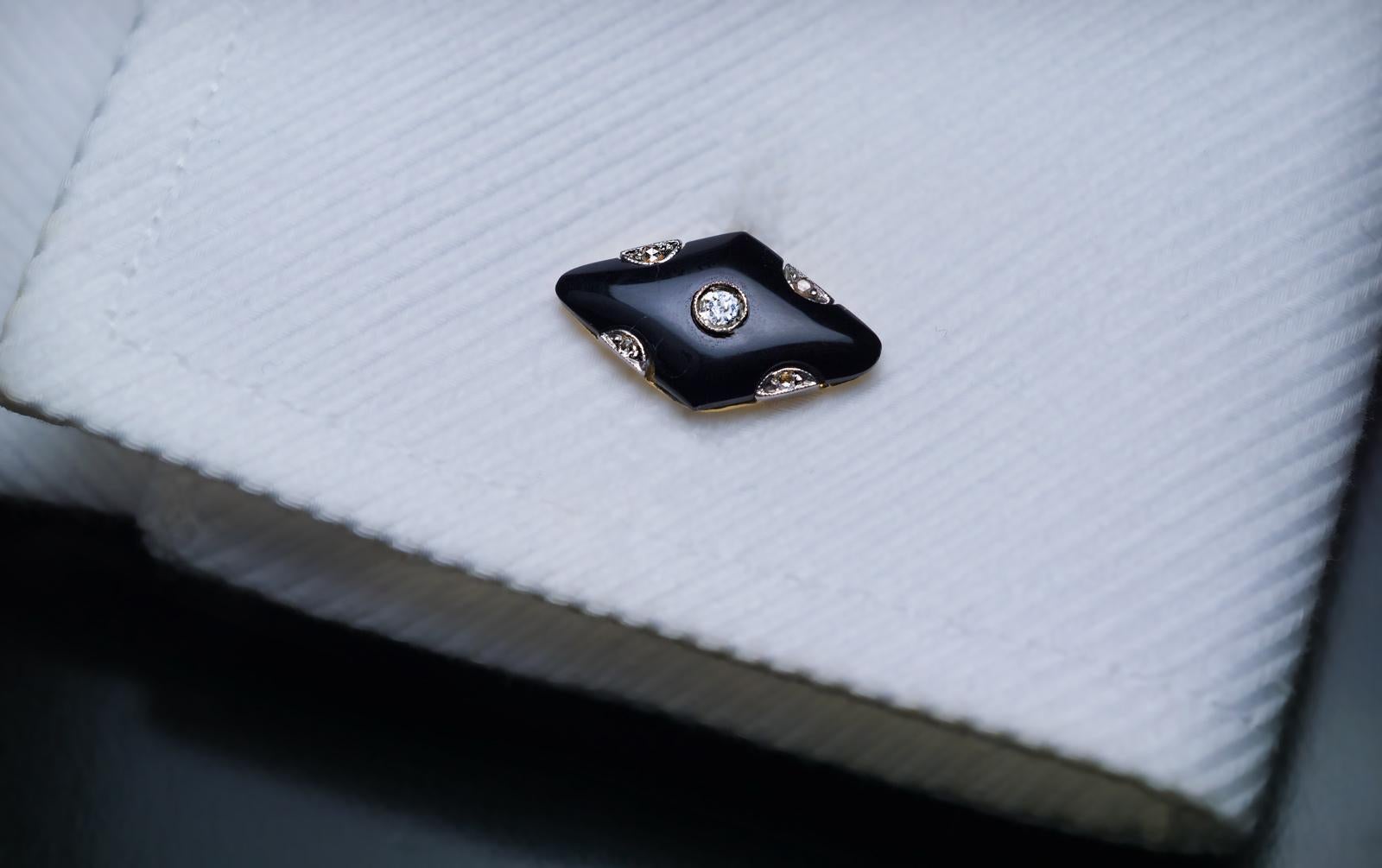 1920s

A pair of stylish Art Deco double sided cufflinks is crafted in 18K gold and platinum. The cufflinks are set with rhombus-shaped carved black onyx panels with smooth edges accented by old mine and rose cut diamonds. The diamonds are set in