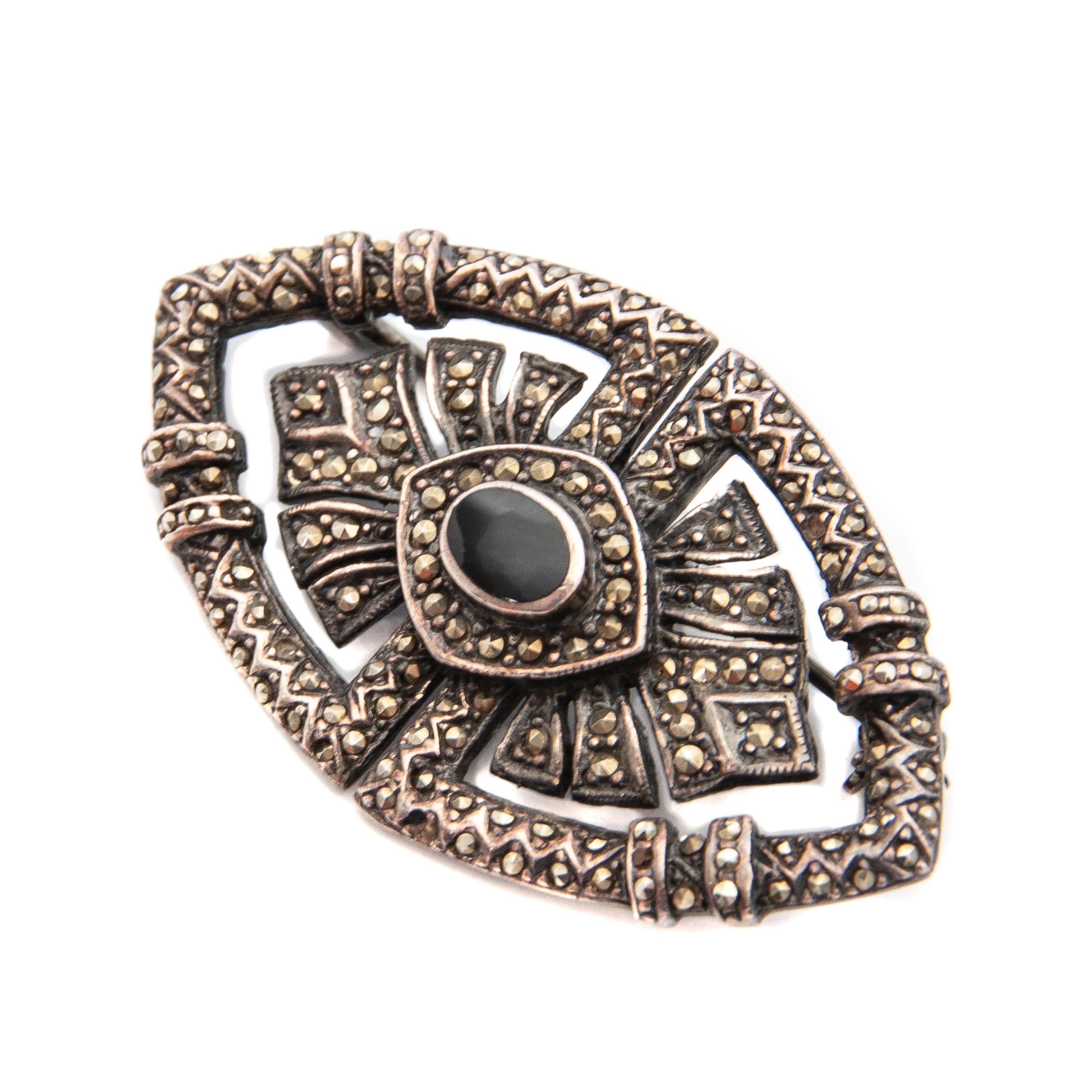 Art Deco Onyx Marcasite Openwork Sterling Silver Brooch In Good Condition In Rotterdam, NL