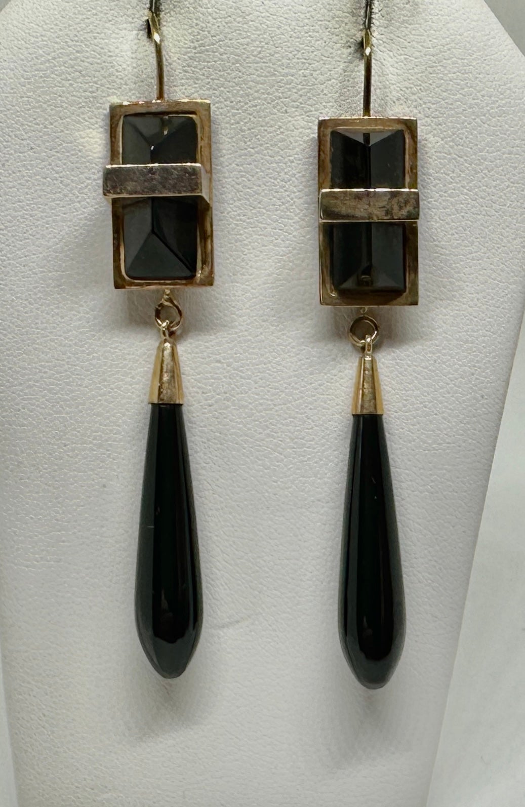 This is a spectacular pair of 2 3/4 inch long early Antique Art Deco Torpedo Pendant Dangle Drop Earrings in Black Onyx and 14 Karat Gold.   These are of magnificent size with elegant long black onyx torpedo drops.  The torpedo drops hang from