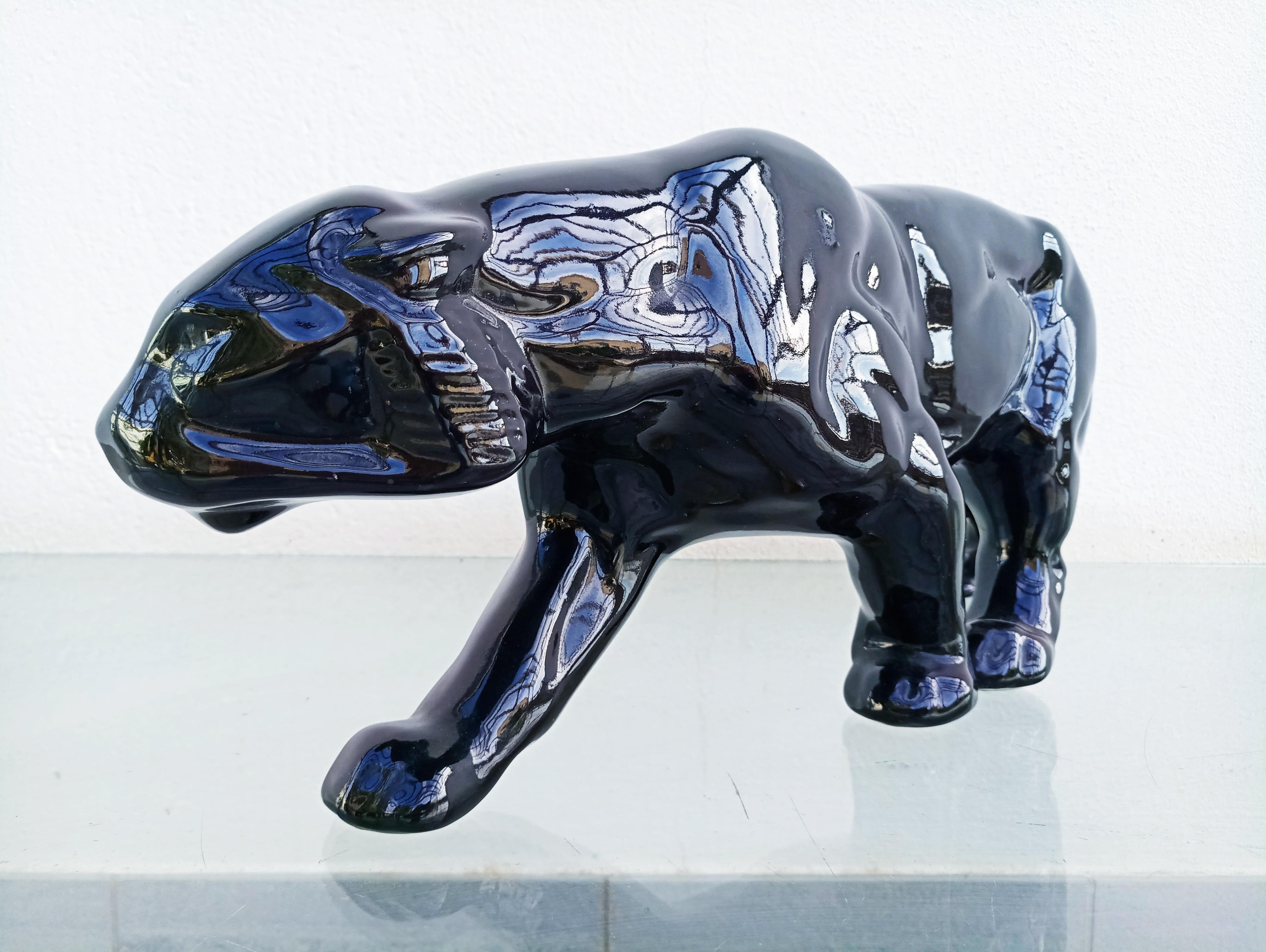 Beautiful French art deco panther ceramic manufactured in 1930s.This panther has been made in black, green and red. This is the black one! Same period as Charles Lemanceau, François Pompon, Lejean, Jean & Jacques Adnet, Geo Conde, Charles Catteau,