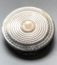 Art Deco Schwarz & Rot Emaille Runde Puderdose 1920er Jahre