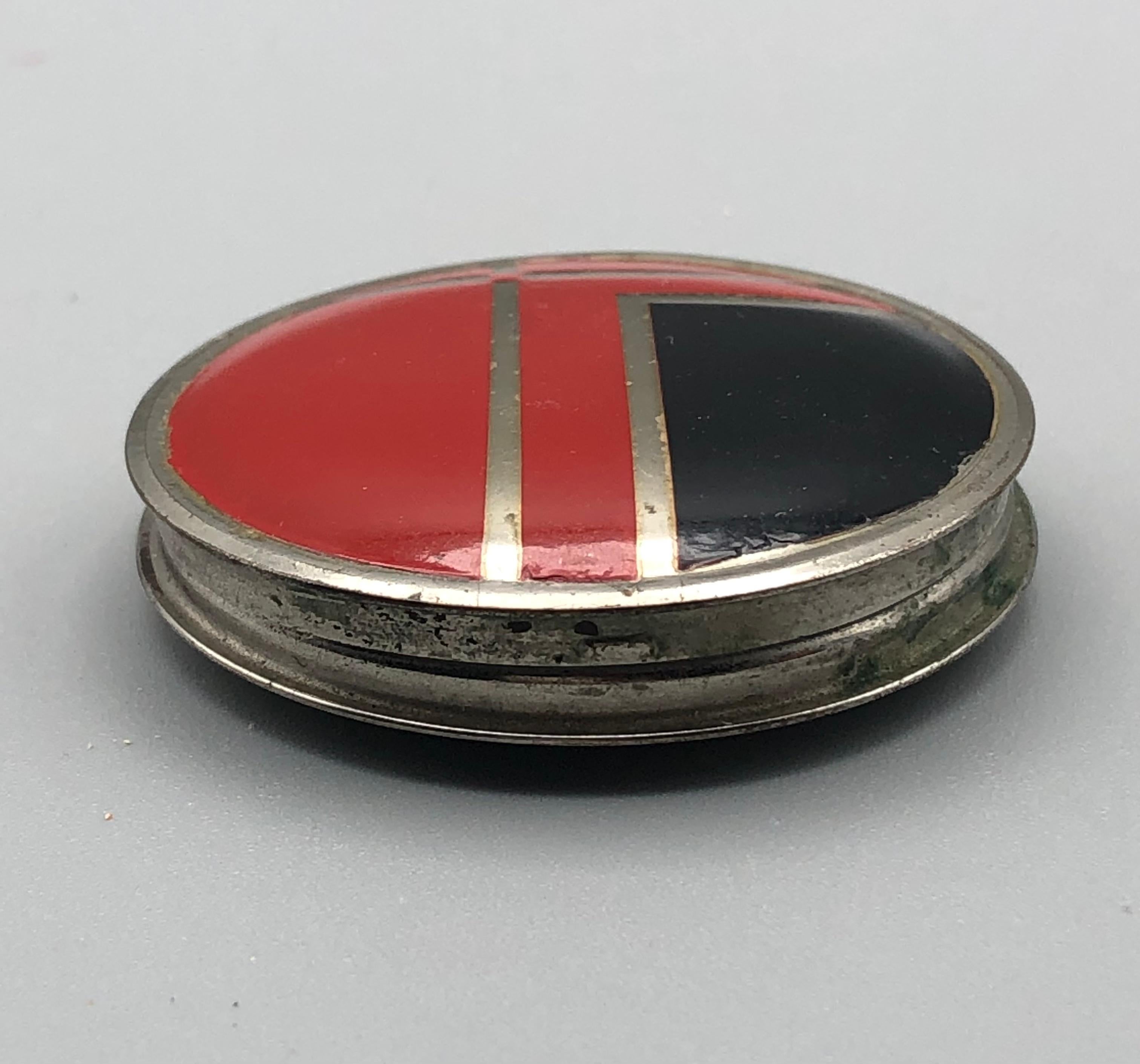 Art Deco Black & Red Enamel Round Powder Compact 1920's For Sale 2