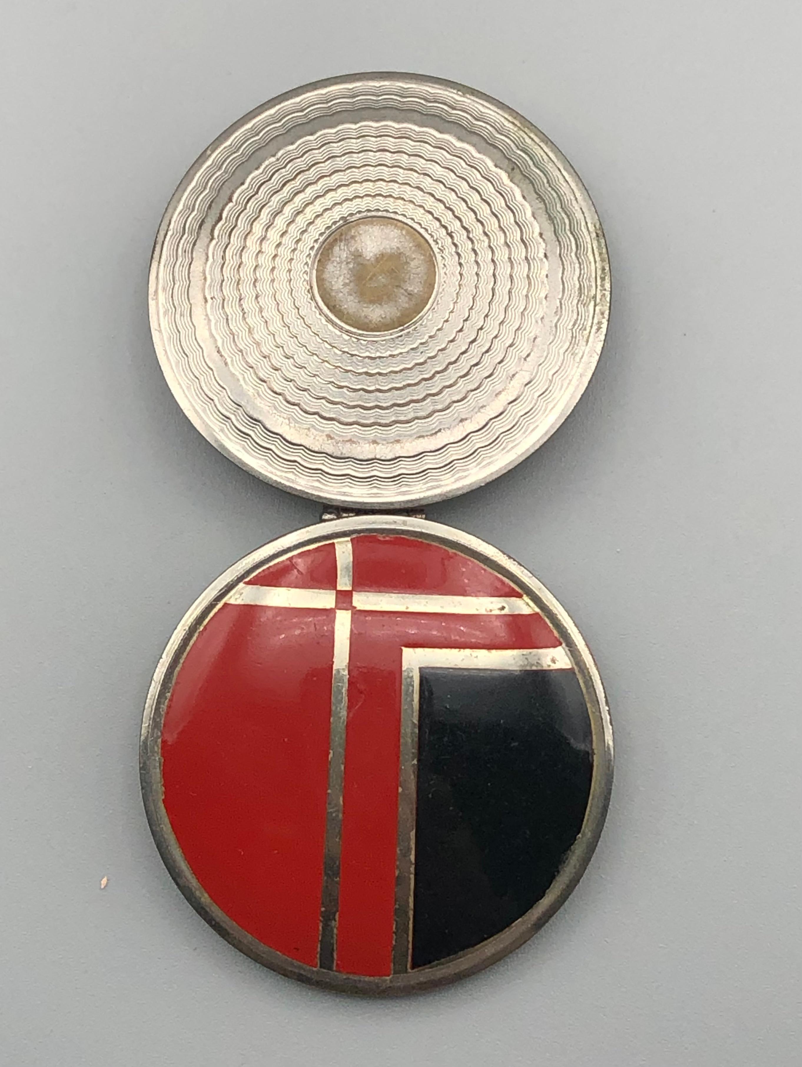 Art Deco Black & Red Enamel Round Powder Compact 1920's For Sale 4