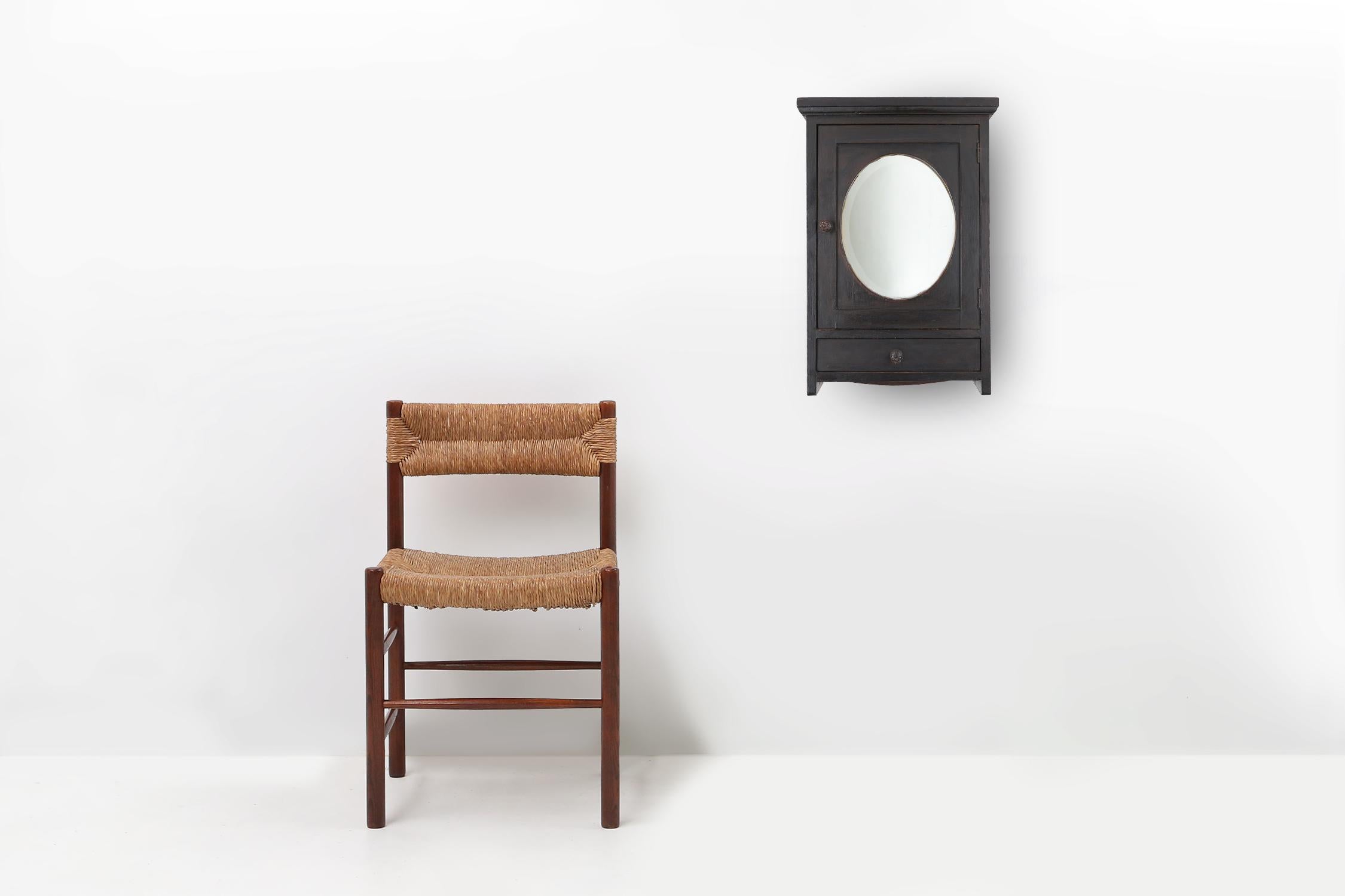 France / 1930 / shaving cabinet / wood, mirror / art deco / mid-century / vintage

Classic Art Deco shaving cabinet in black painted wood, made in France around 1930. With an oval mirror and 2 shelves behind the door and a small drawer underneath.