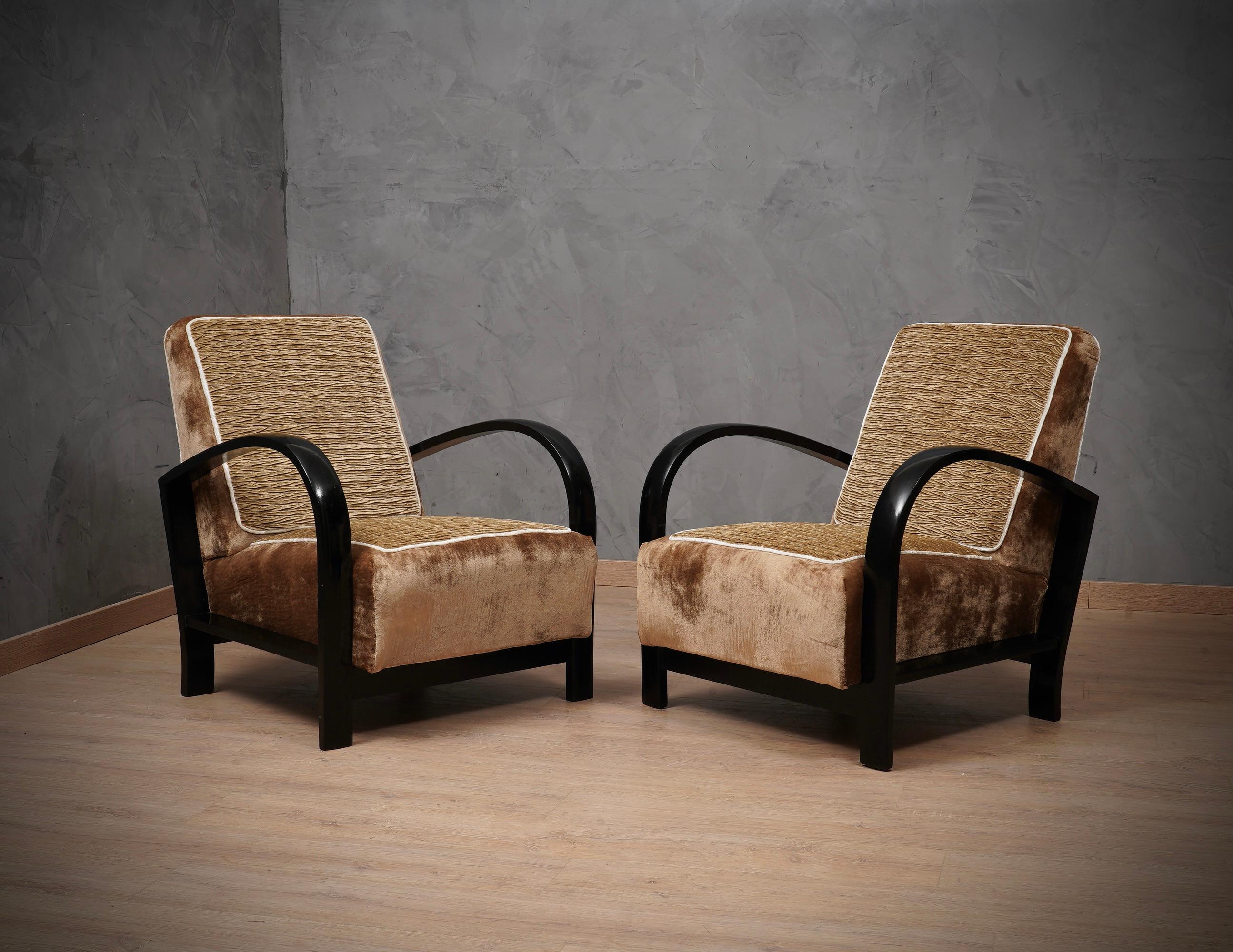 Italian Art Deco armchairs, embellished with a fabric insert from an important Italian silk factory. Classic and linear Italian style.

The wooden frame, armrests and lower part, are completely polished in black shellac; while the seat and backrest,