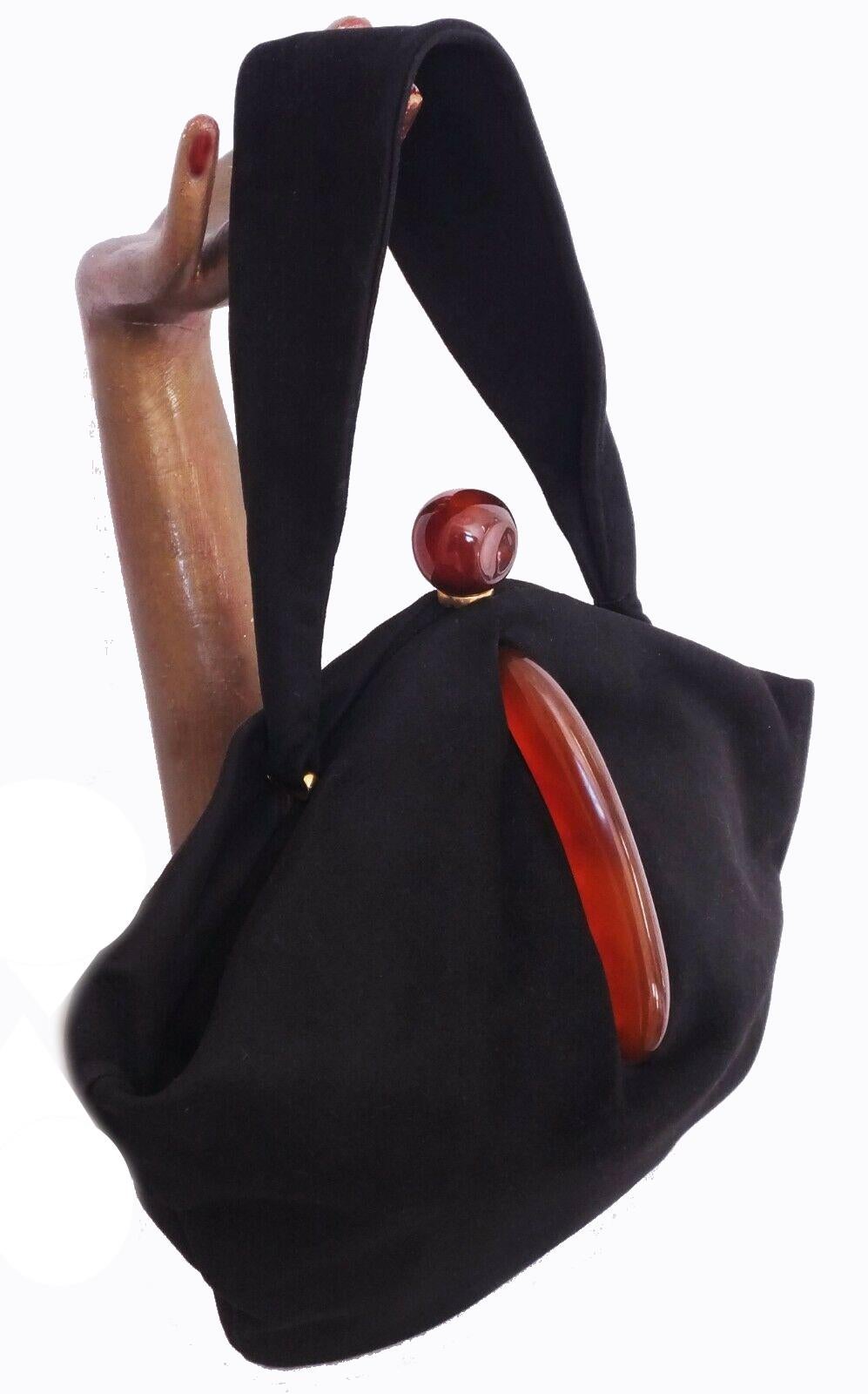 Art Deco Schwarze Wildleder-Phenol-Bakelit-Damentasche, ca. 1930er Jahre (Französisch) im Angebot