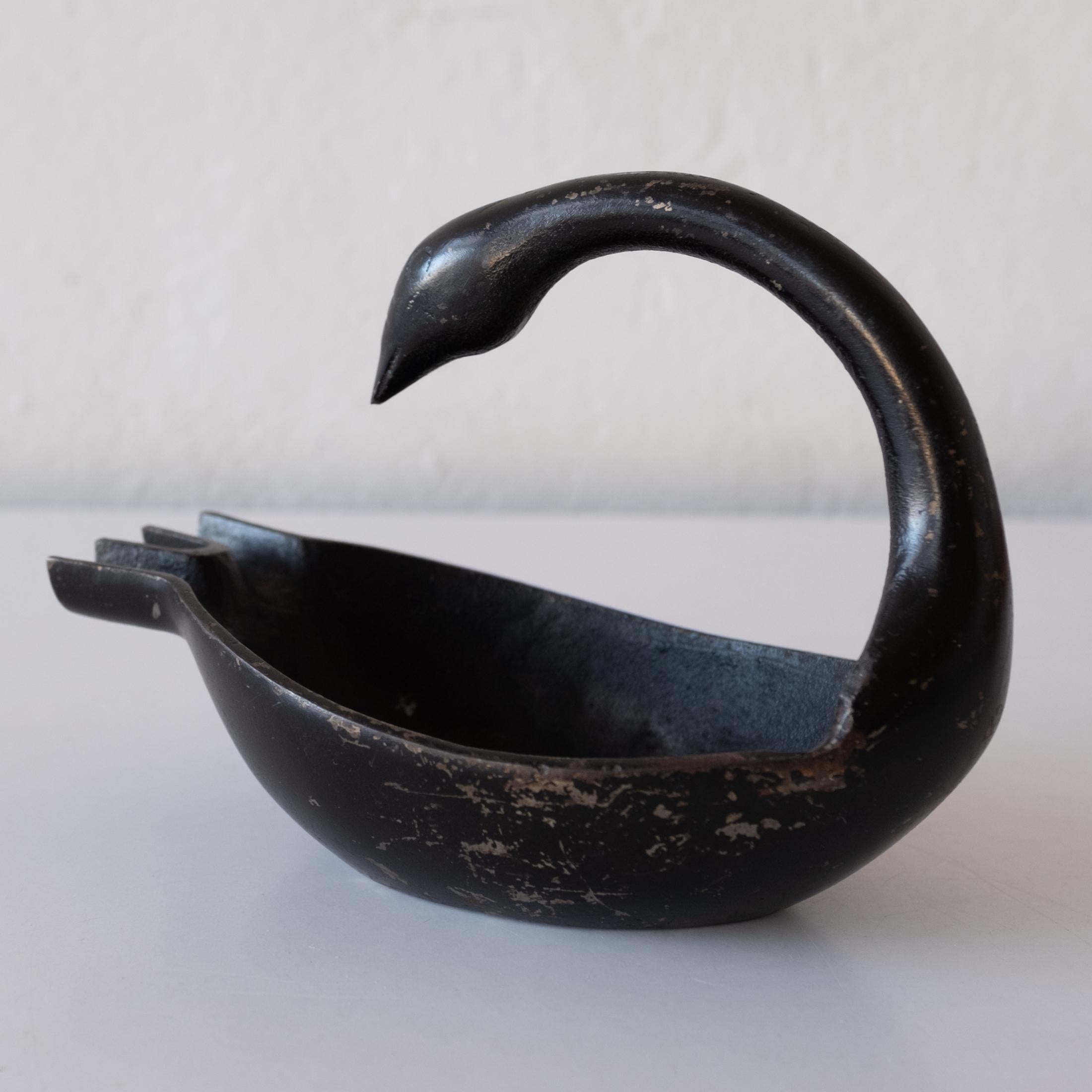 Art Deco metal Swan ashtray. Identical design to one owned by Marilyn Monroe and found on a a table the day of her death  (see last photo).  The same Marilyn Monroe Residence in Brentwood was recently designated a Historic-Cultural Monument