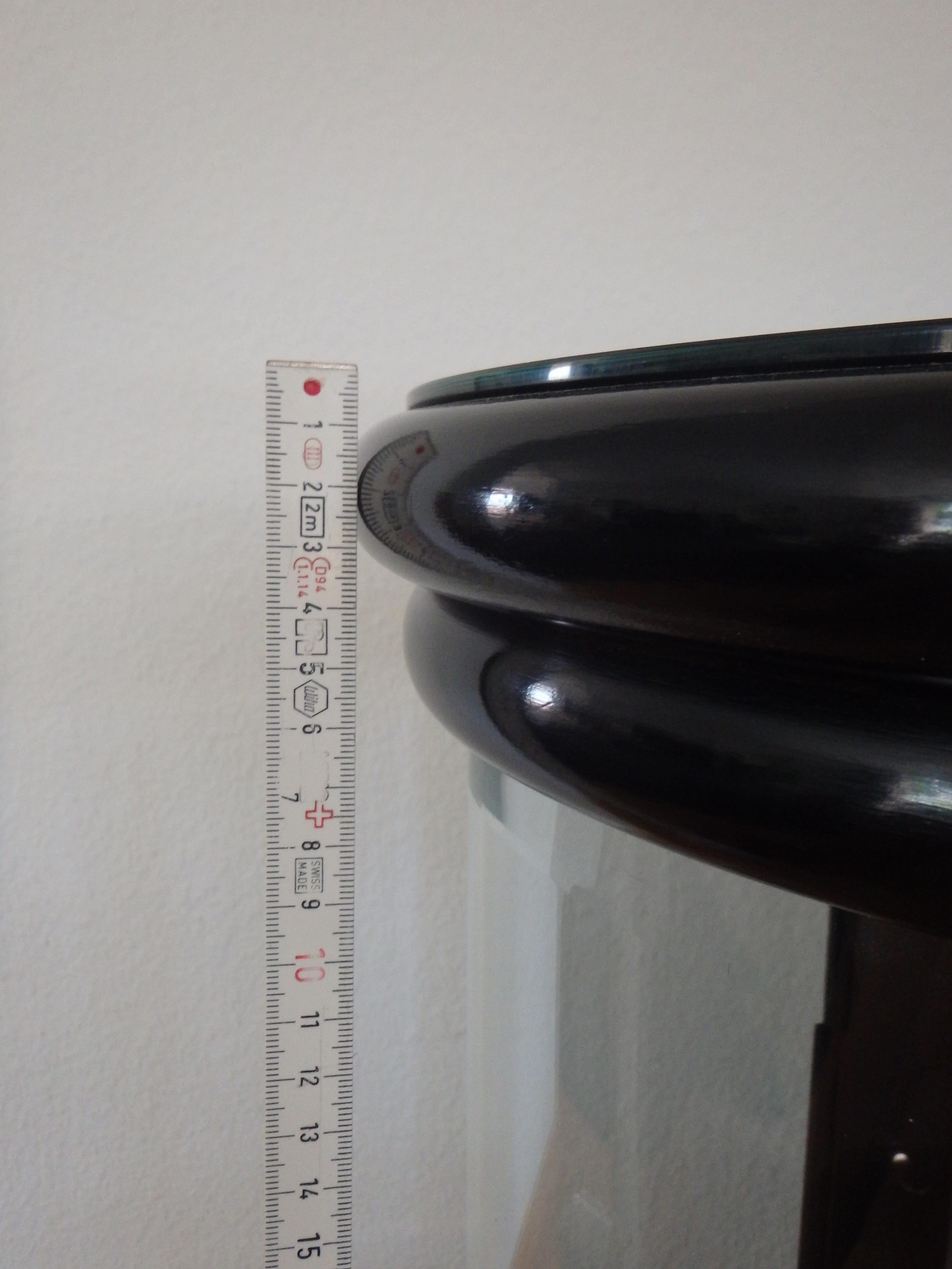 Schwarze Vitrine oder niedriges Karton im Art déco-Stil mit Glasplatte an den Rändern im Angebot 7