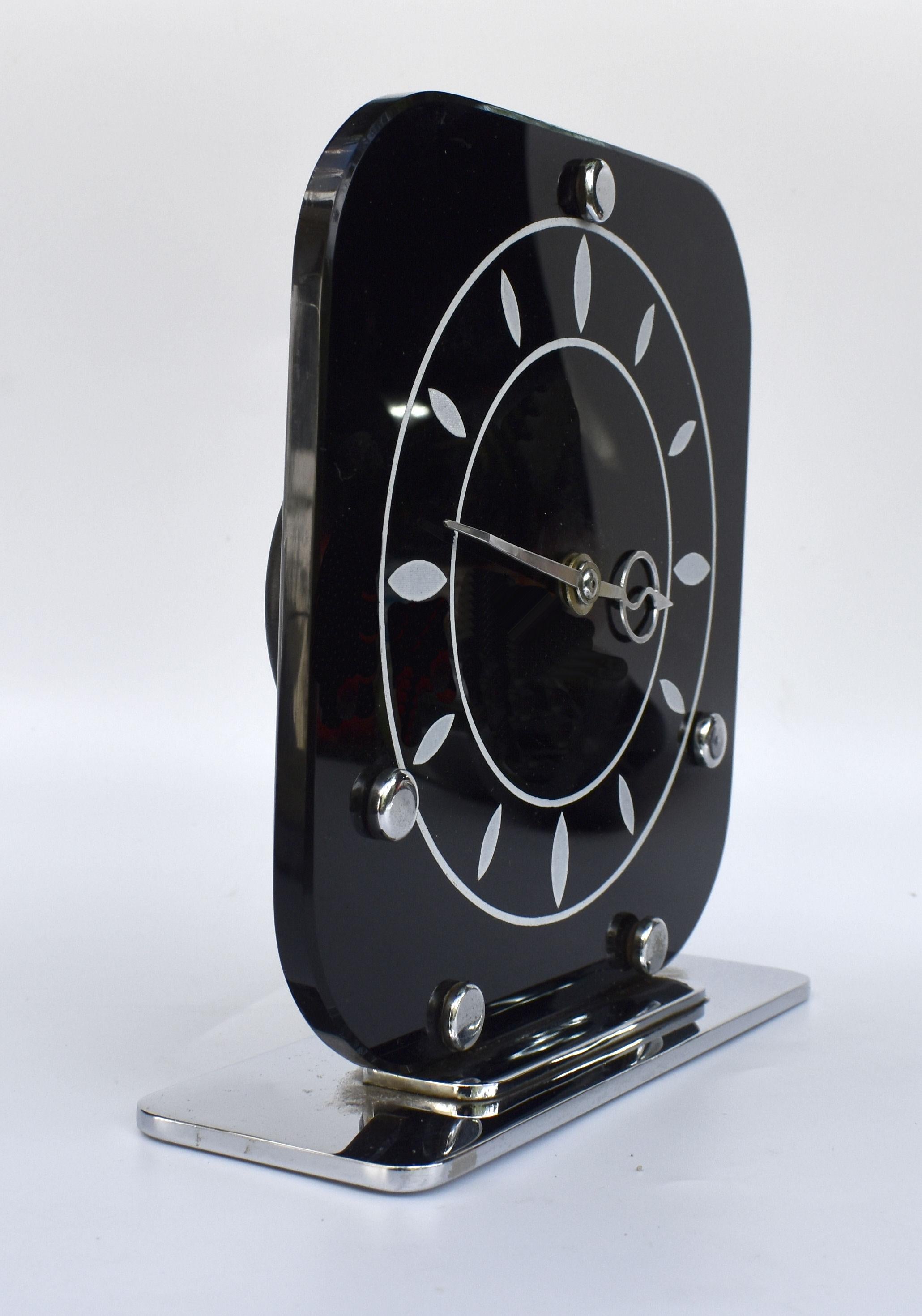 Art Deco Black Vitrolite & Chrome Mantle Clock, English, c1930 In Good Condition For Sale In Devon, England