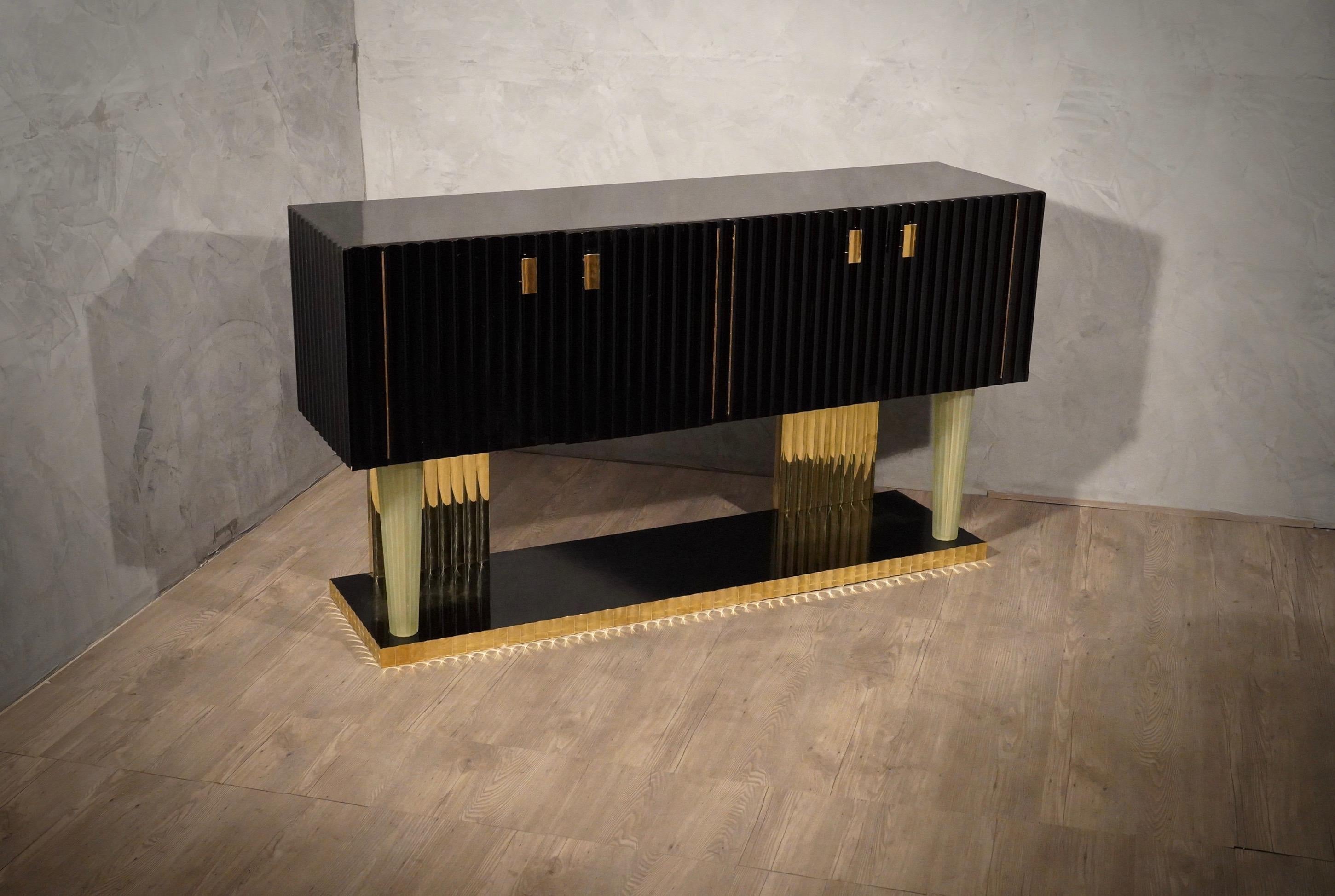 Art Deco Black Wood Brass and Murano Glass Italian Sideboard, 1920 In Good Condition In Rome, IT