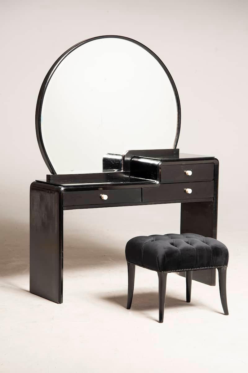 Art Deco Black Wood Rounded Mirror Vanities Table with Stool and Drawers 

Art Deco dressing table with ottoman, black ebonised lacquer and white knobs. Provenance from France. Conservative restoration of the wooden parts. The pouff has been