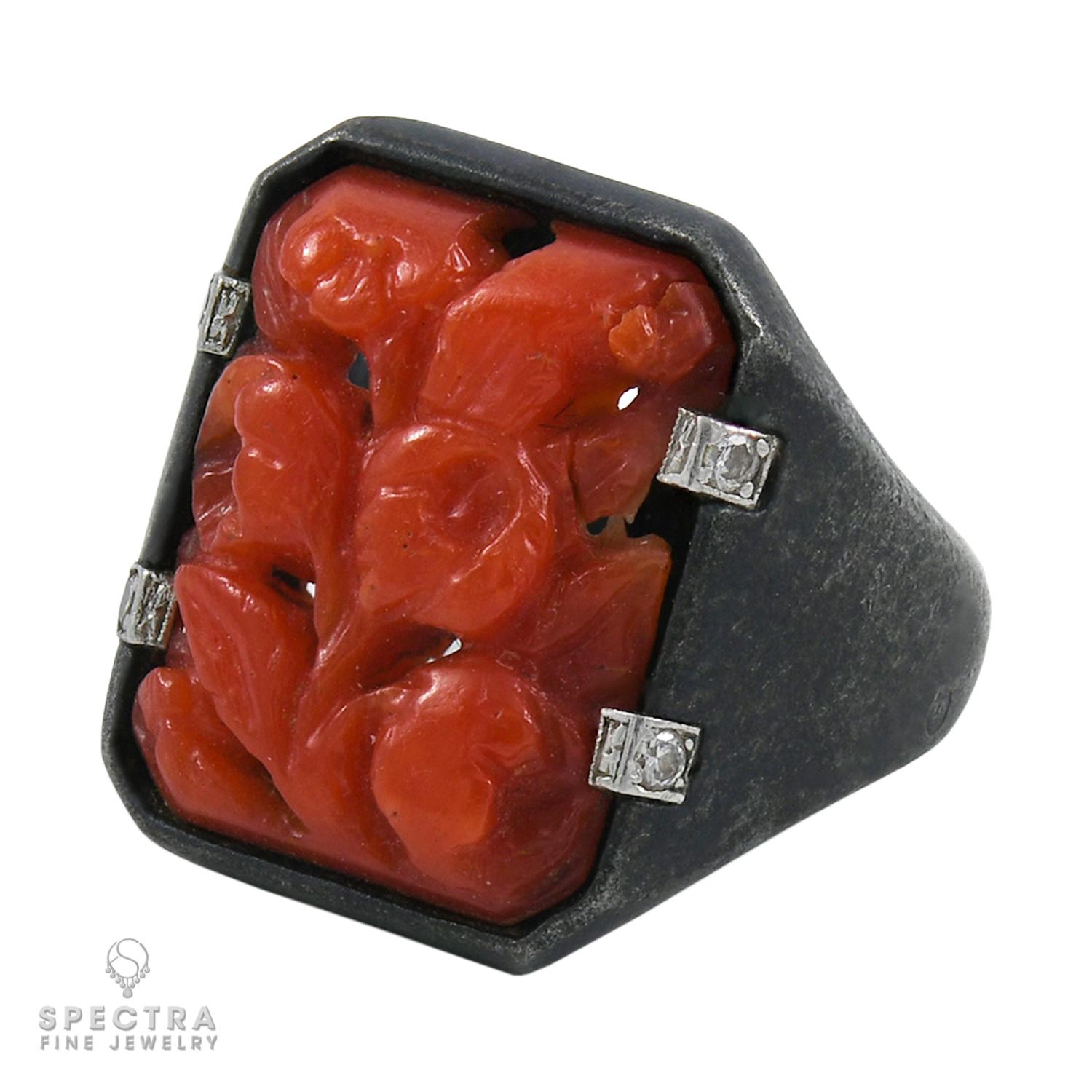 De las mujeres Juego de diamantes de coral de acero ennegrecido Art Decó, hacia 1930 en venta