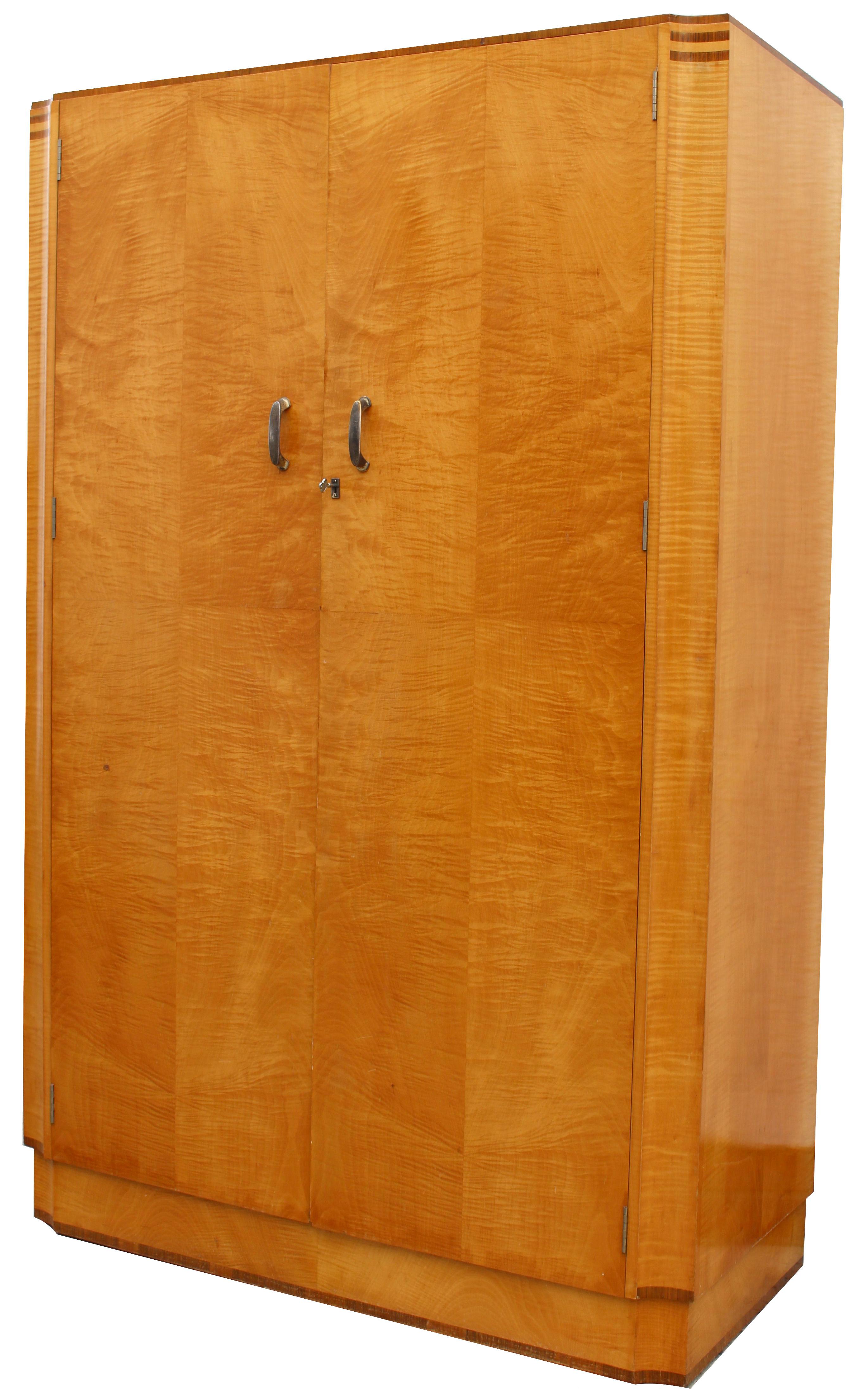 Art Deco Blonde Tiger Grain Birch Double Wardrobe, circa 1930 In Good Condition In Devon, England