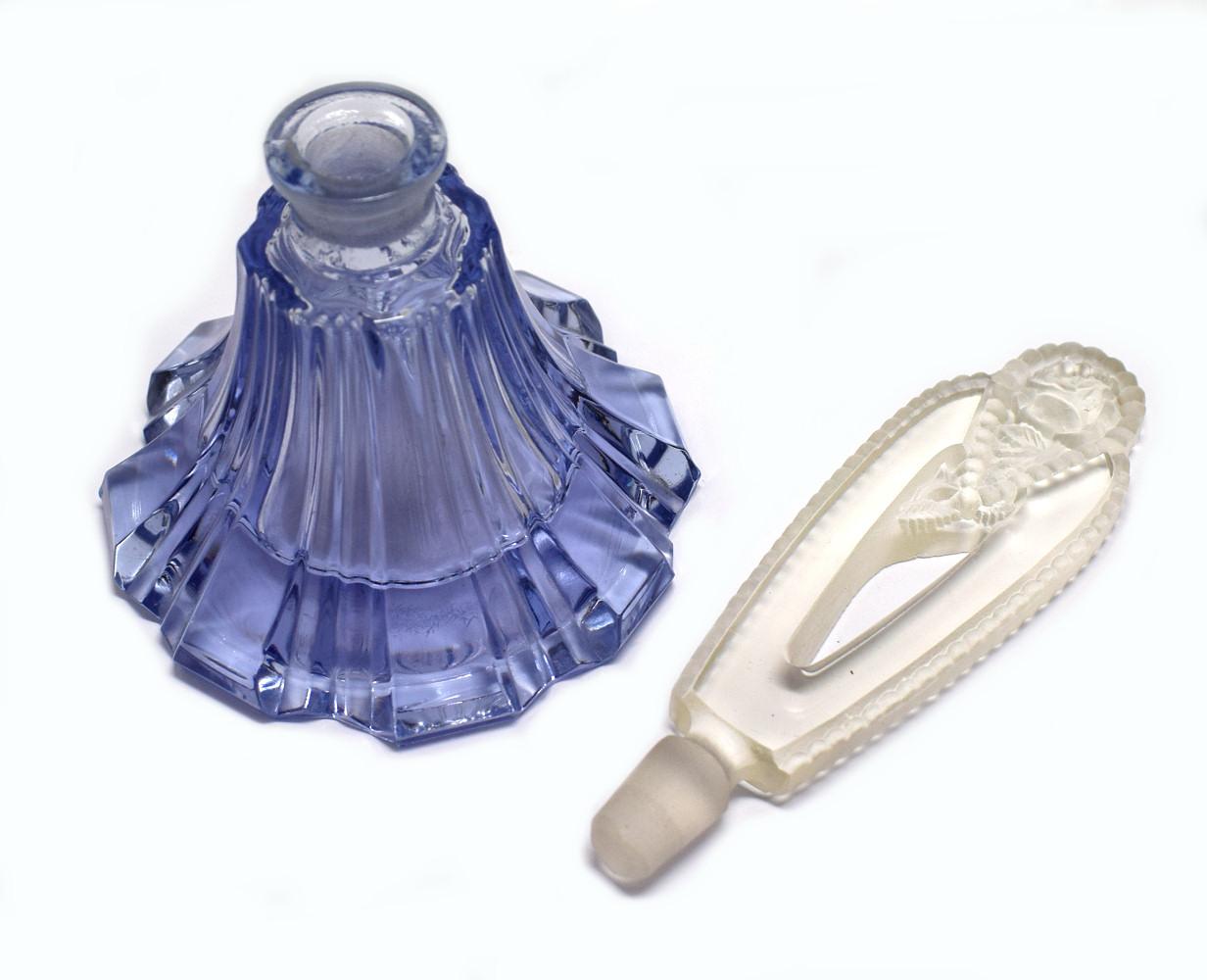 For your consideration is this stylish 1930s Art Deco blue and clear glass perfume bottle. Lovely item with no damage, just minor signs of use. The stopper has an embossed rose in relief and snugly fits into the base which flares out at the base.