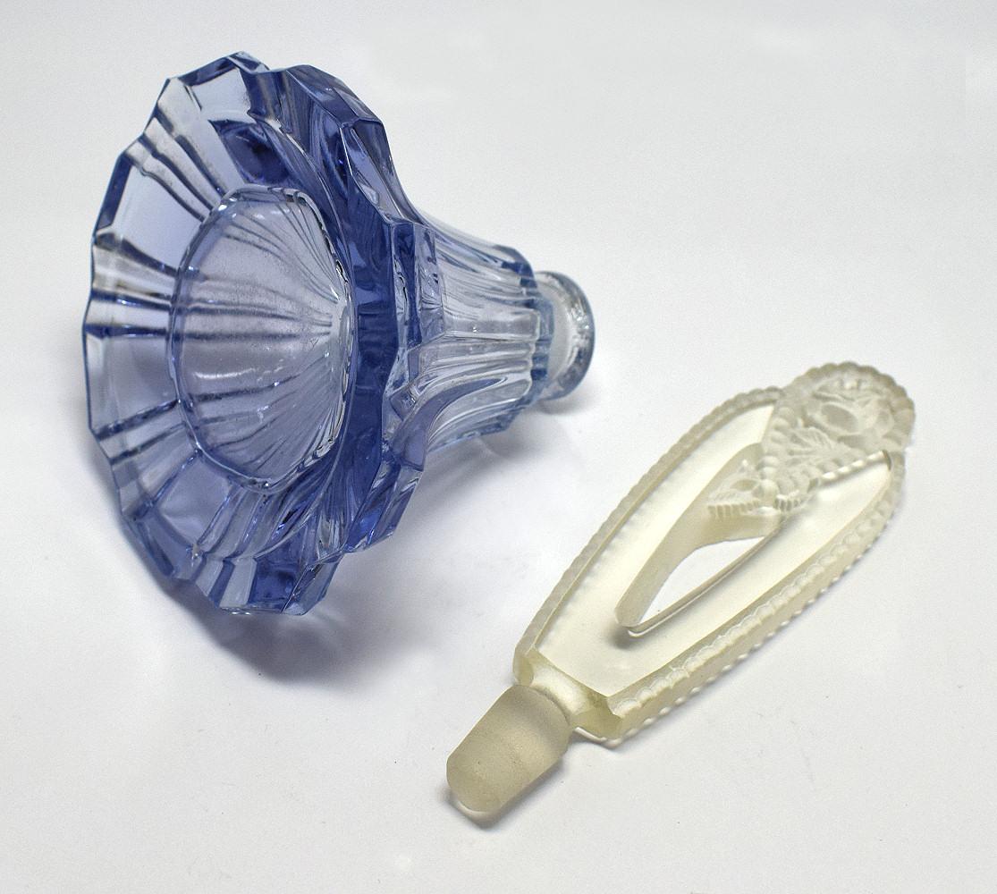 Flacon de parfum en verre bleu et transparent Art Déco Bon état - En vente à Devon, England