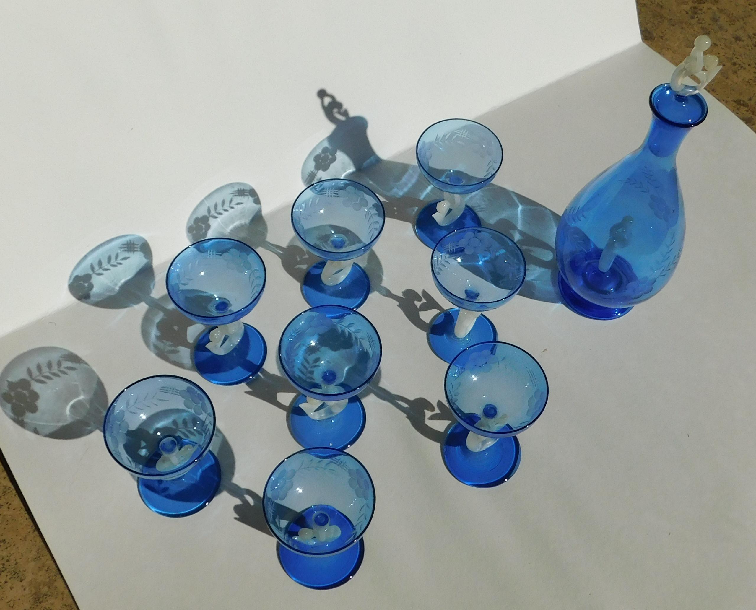 Juego de decantador de sirena Art Déco de cristal Bimini Glass azul austriaco con 8 copas Vidrio en venta