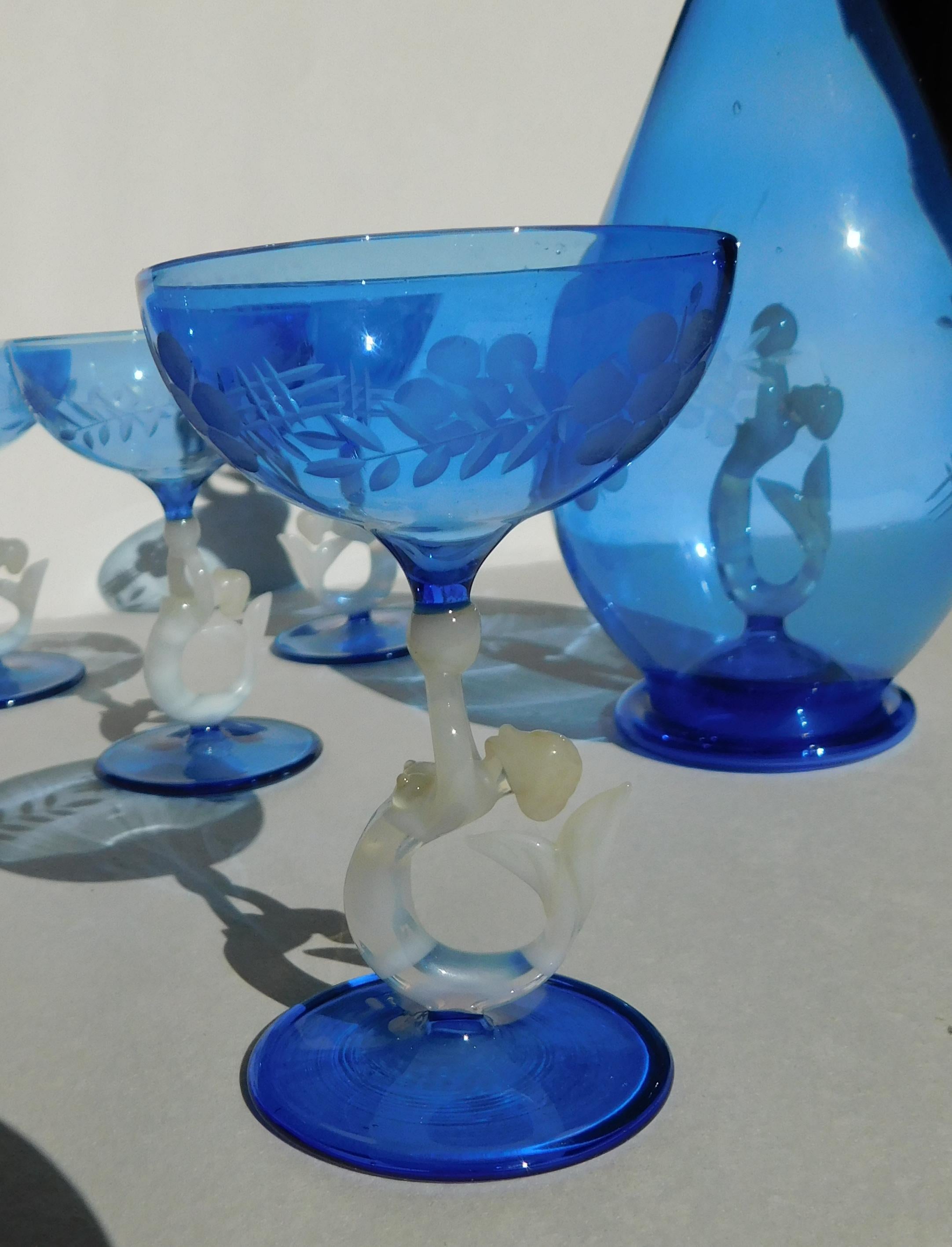 Juego de decantador de sirena Art Déco de cristal Bimini Glass azul austriaco con 8 copas en venta 1