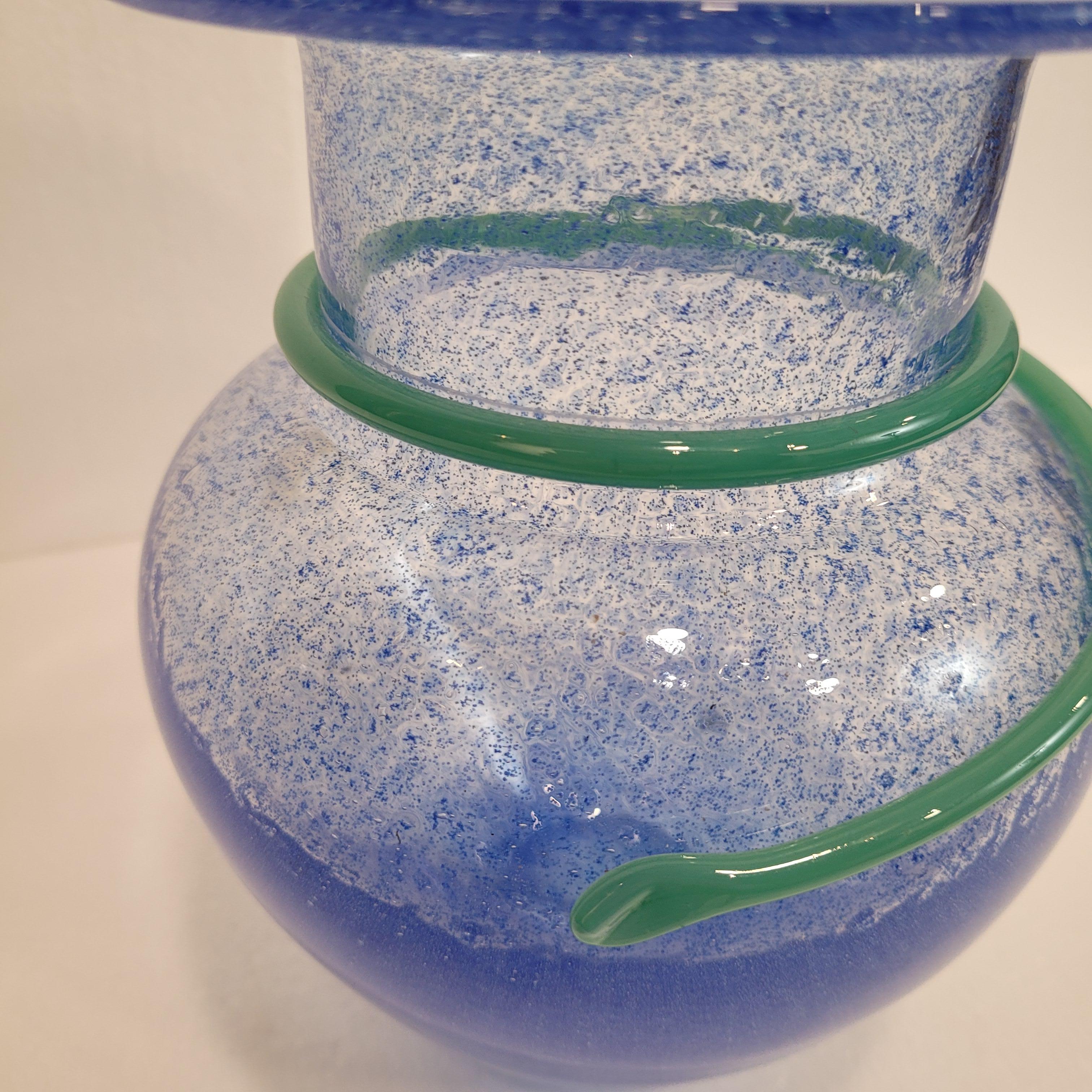 Vase Art déco en verre soufflé bleu de Monica Backström pour Kosta Boda en vente 11