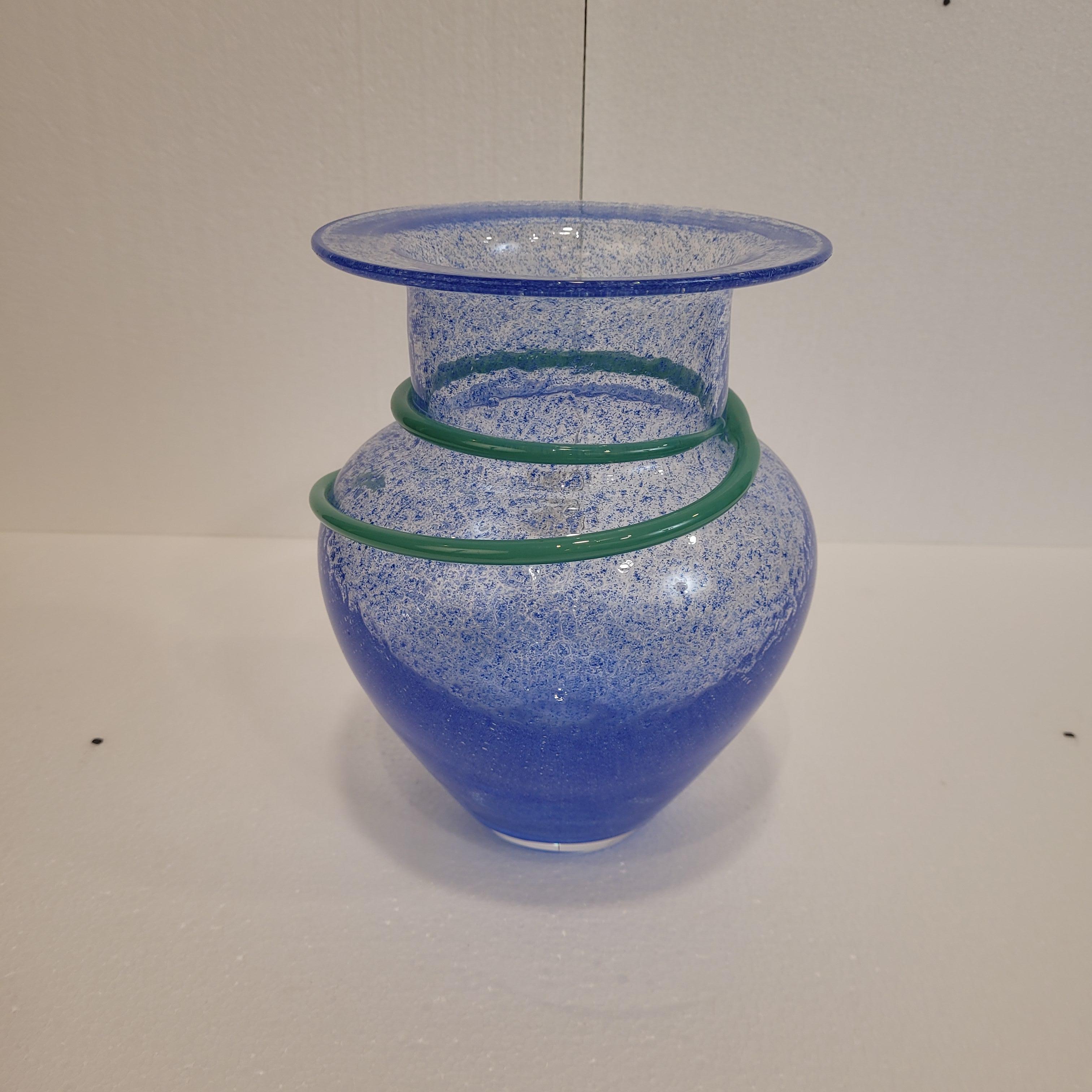 Vase Art déco en verre soufflé bleu de Monica Backström pour Kosta Boda Bon état - En vente à Valladolid, ES