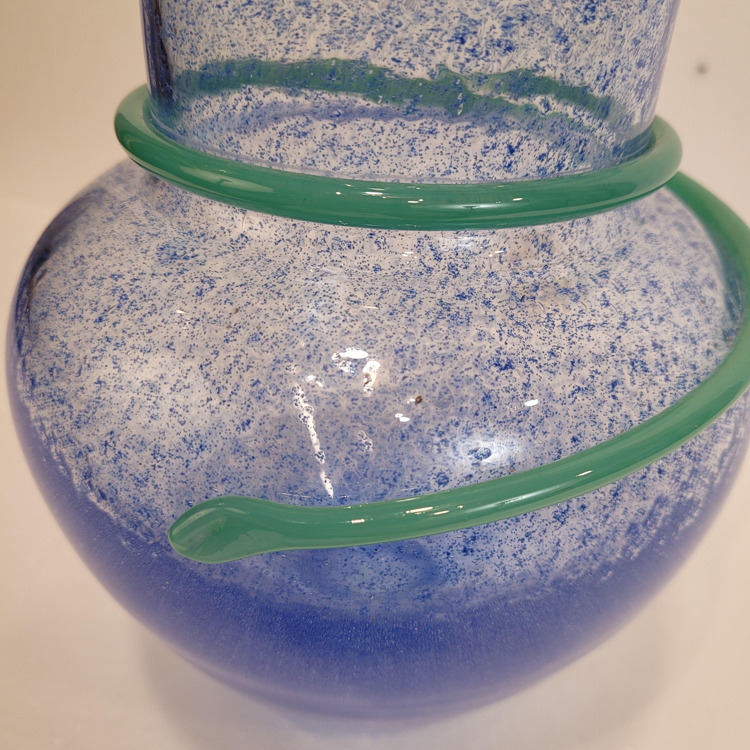 Vase Art déco en verre soufflé bleu de Monica Backström pour Kosta Boda en vente 1