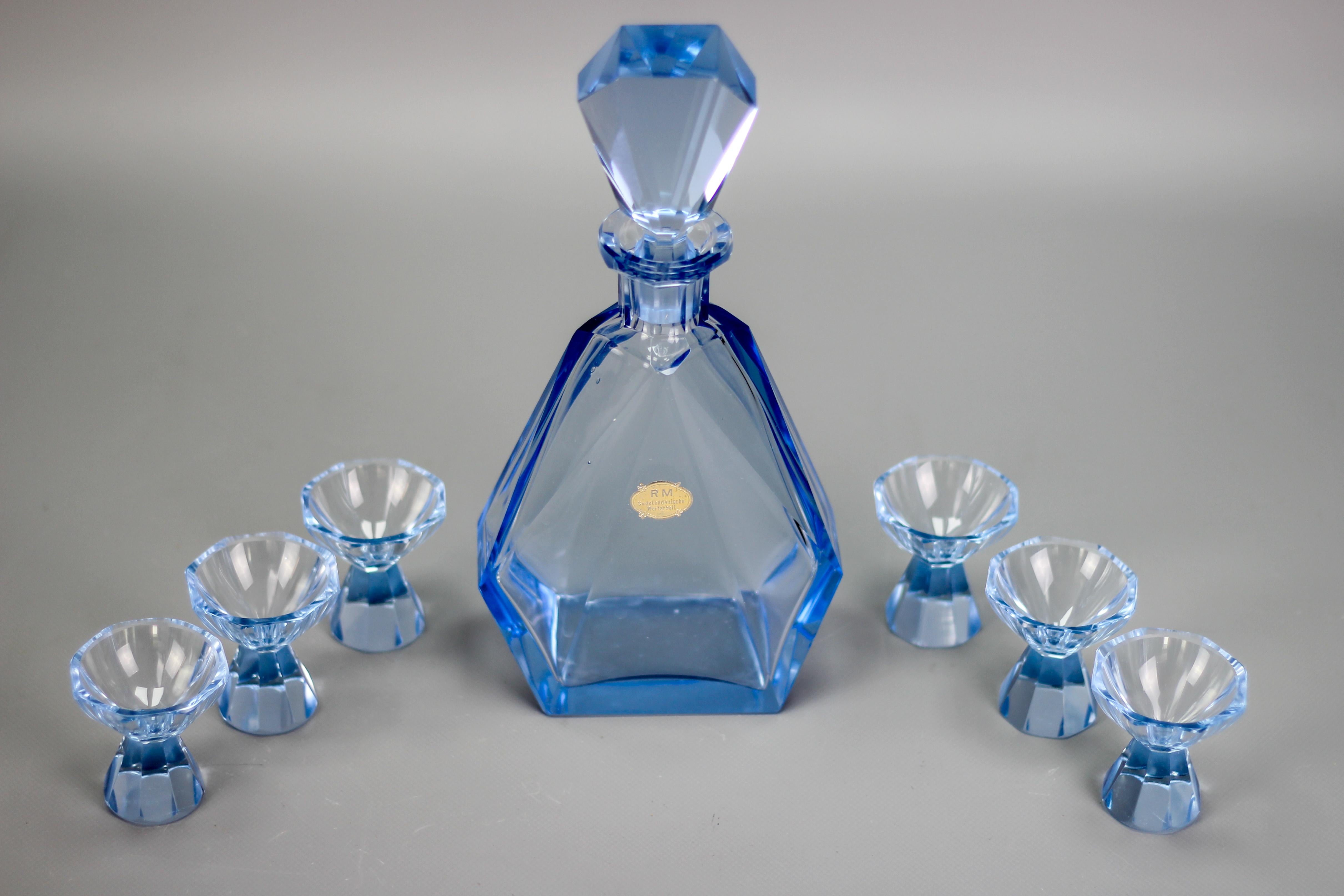 Art Deco Blue Color Bohemian Glass Decanter and 6 Glasses Set, 1930s In Good Condition For Sale In Barntrup, DE