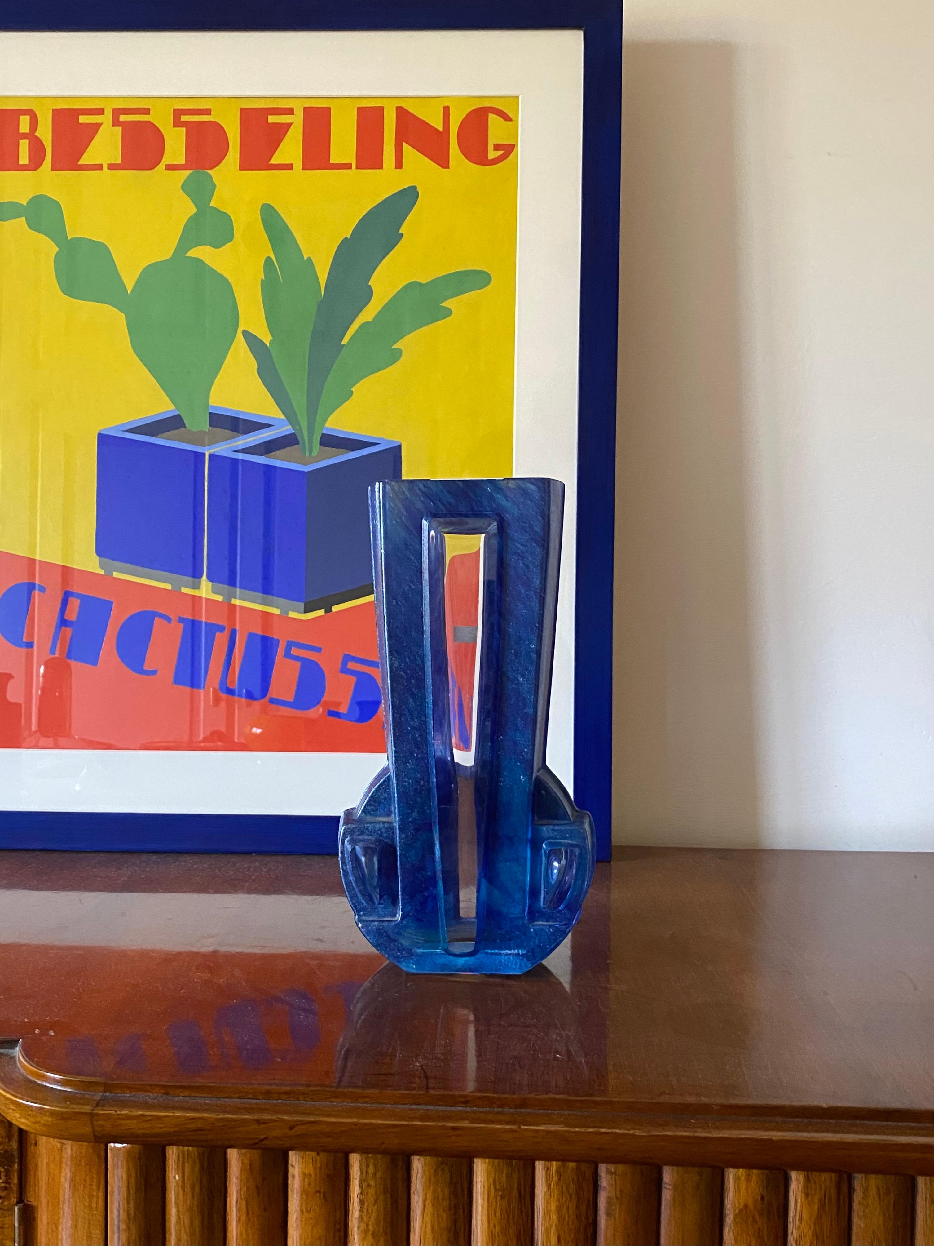 Art Deco blue crystal vase

Daum France, 20th century

Signed Daum France

H 30 cm x 19 × 6.5 cm

Conditions: as good as new, no defects
