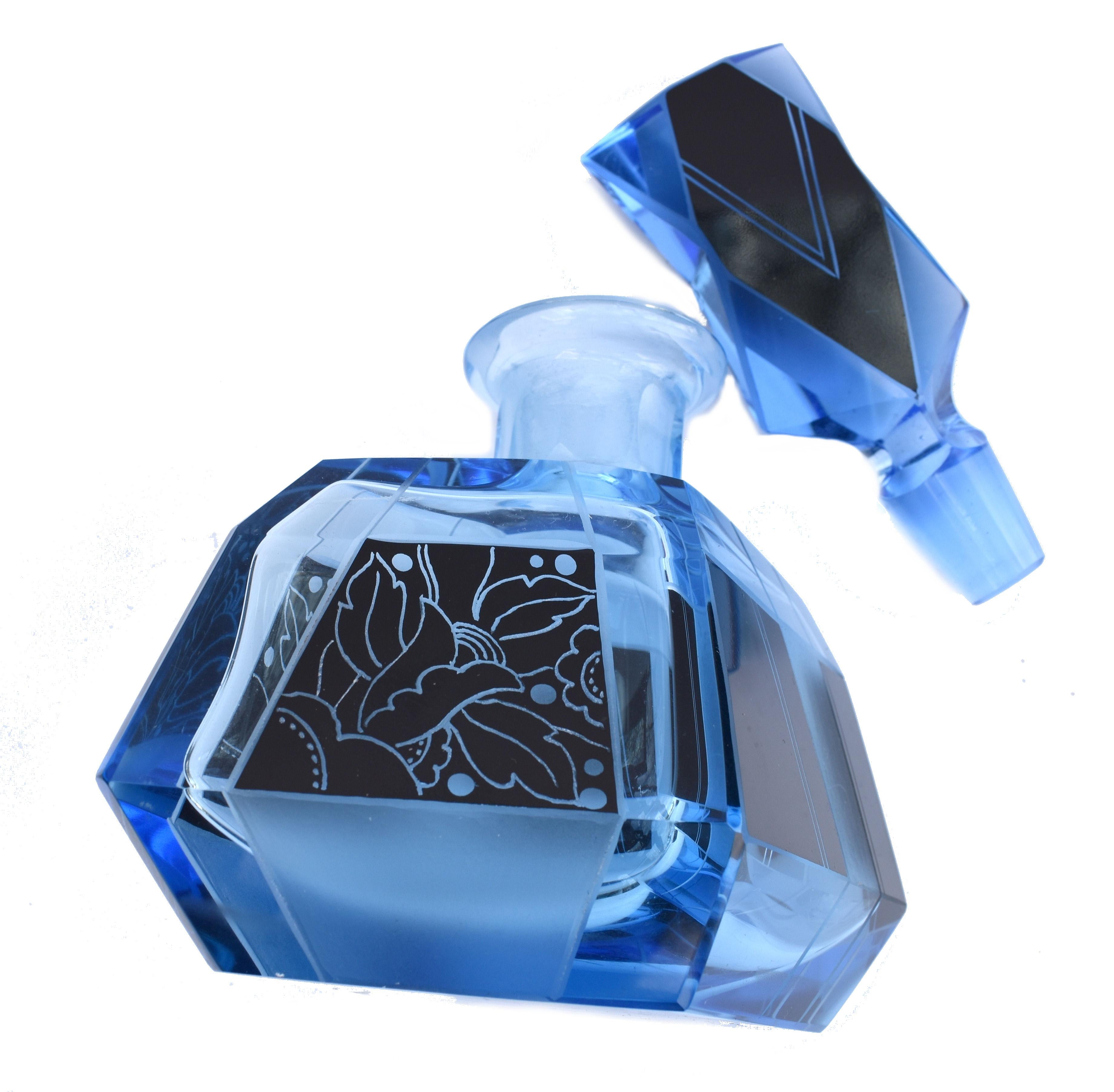 Flacon de parfum en verre taillé bleu Art Déco, vers 1930 en vente 2