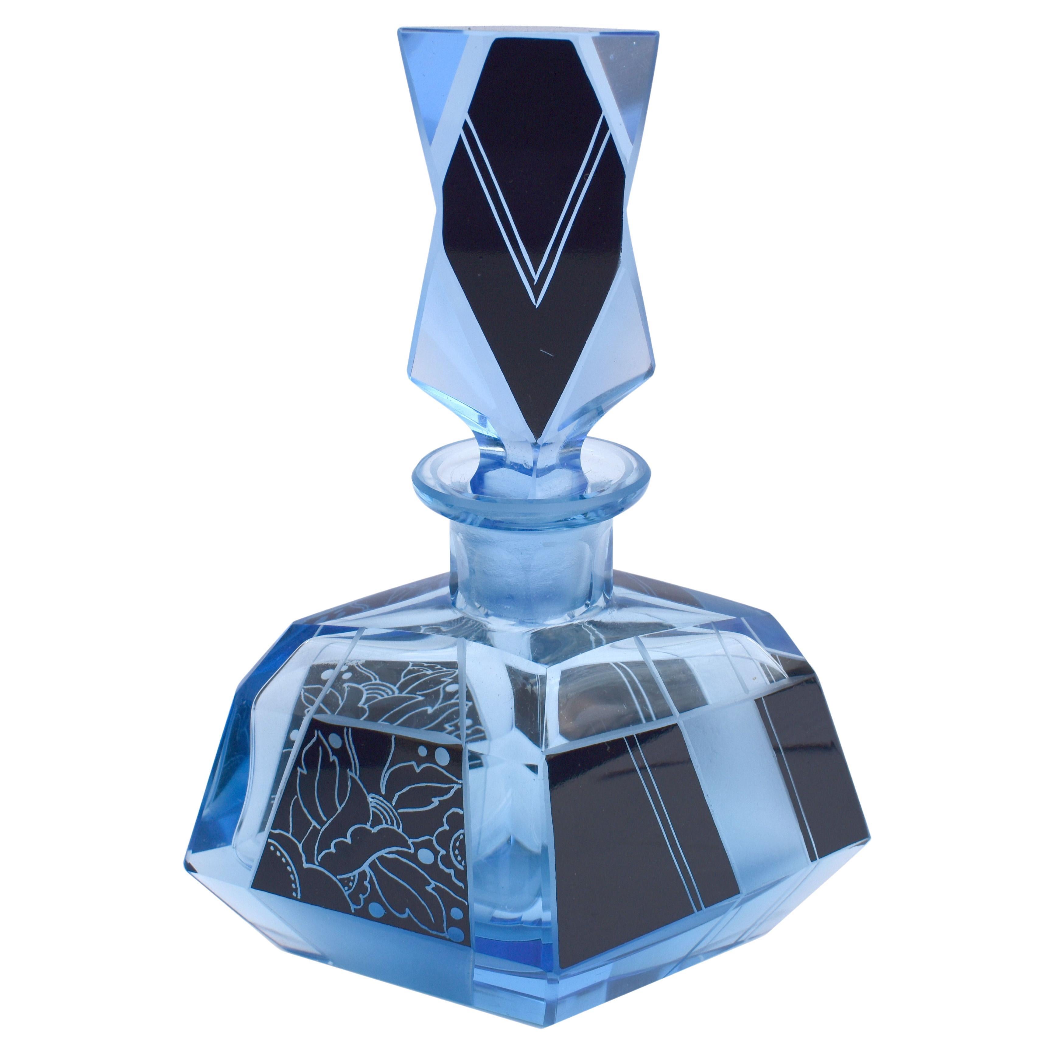 Flacon de parfum en verre taillé bleu Art Déco, vers 1930 en vente
