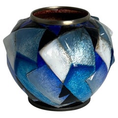 Vase géométrique Art Déco en émail bleu de Camille Fauré