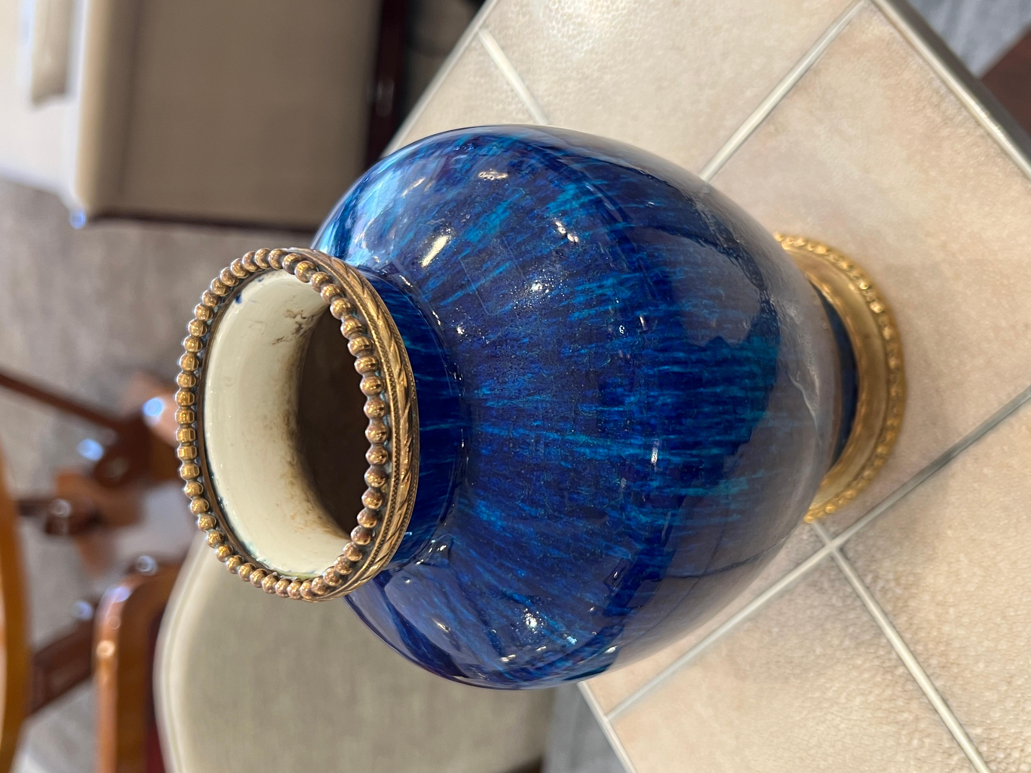 Blaue flambierte Vase im Art-déco-Stil von Boch Freres Keramis (Art déco) im Angebot