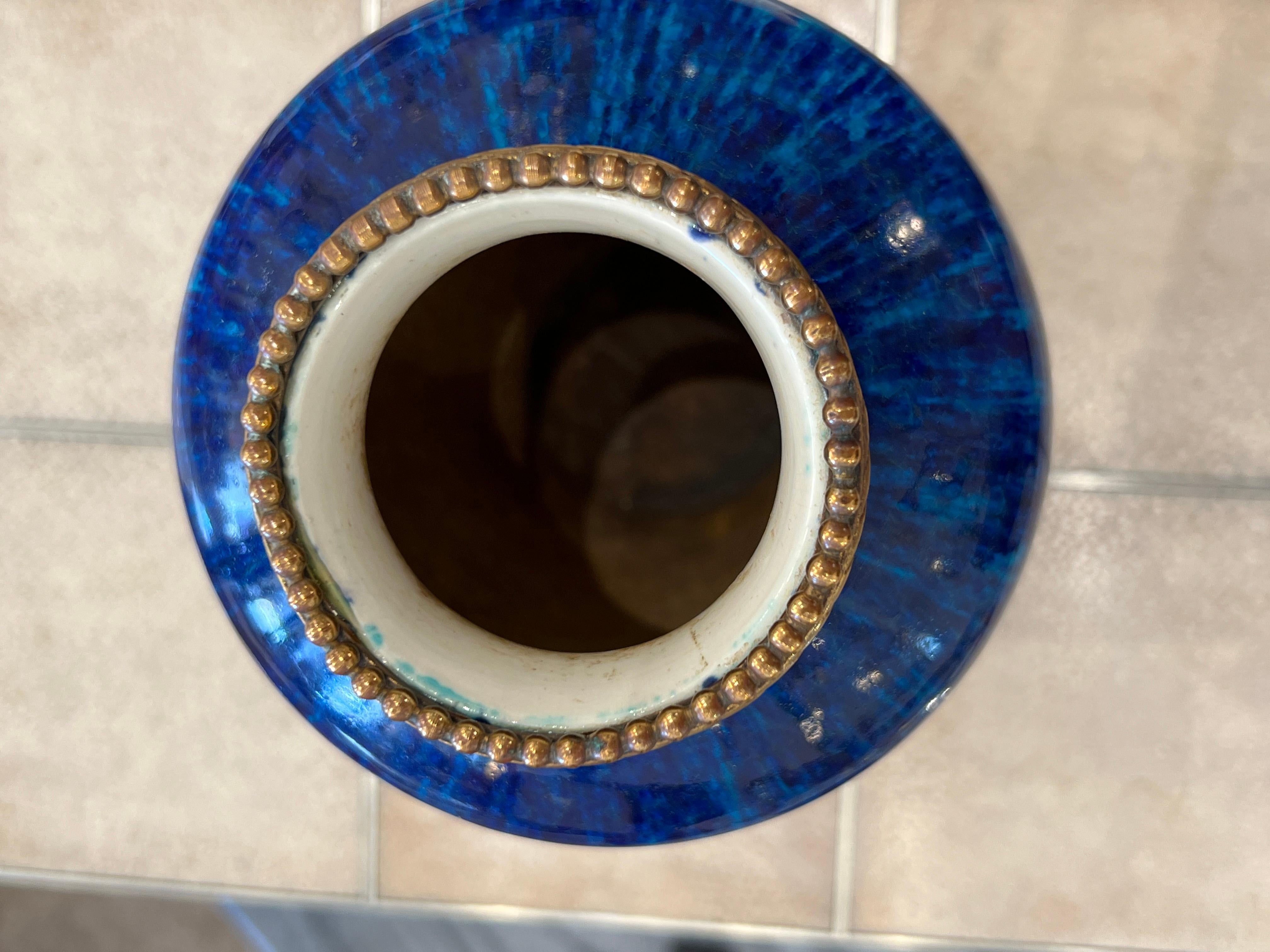 Blaue flambierte Vase im Art-déco-Stil von Boch Freres Keramis (Belgisch) im Angebot
