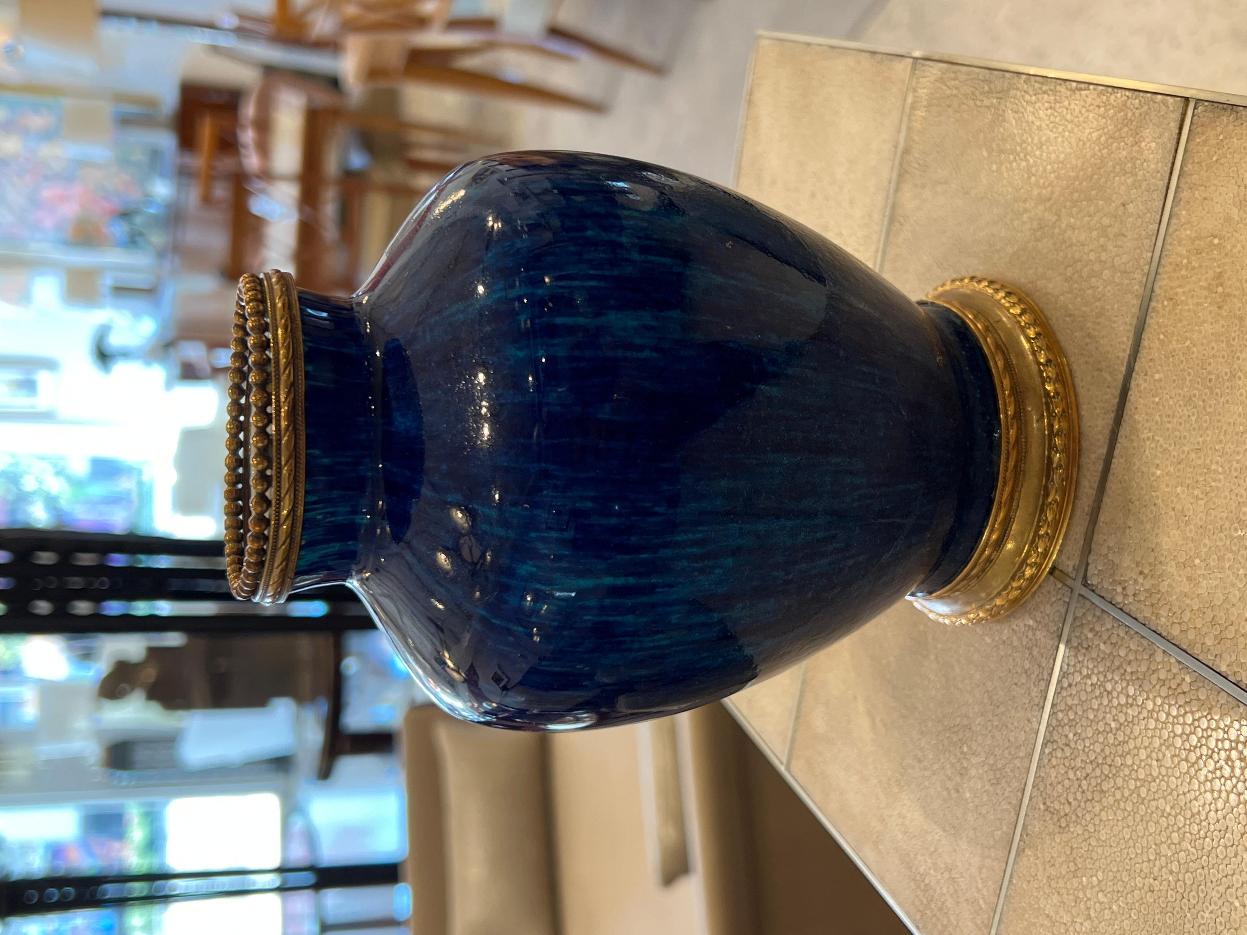 Blaue flambierte Vase im Art-déco-Stil von Boch Freres Keramis im Zustand „Gut“ im Angebot in Miami, FL