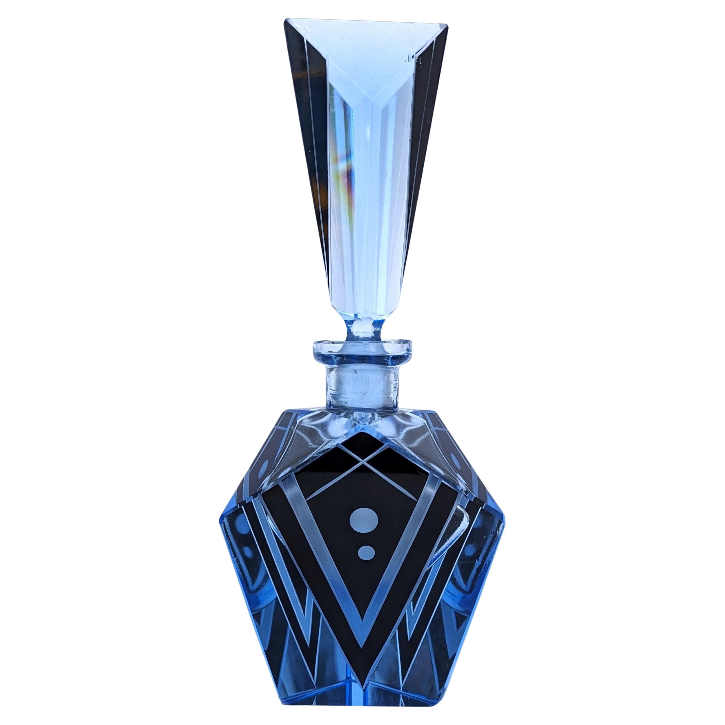Flacon de parfum Art Déco en verre bleu et émail noir, c1930