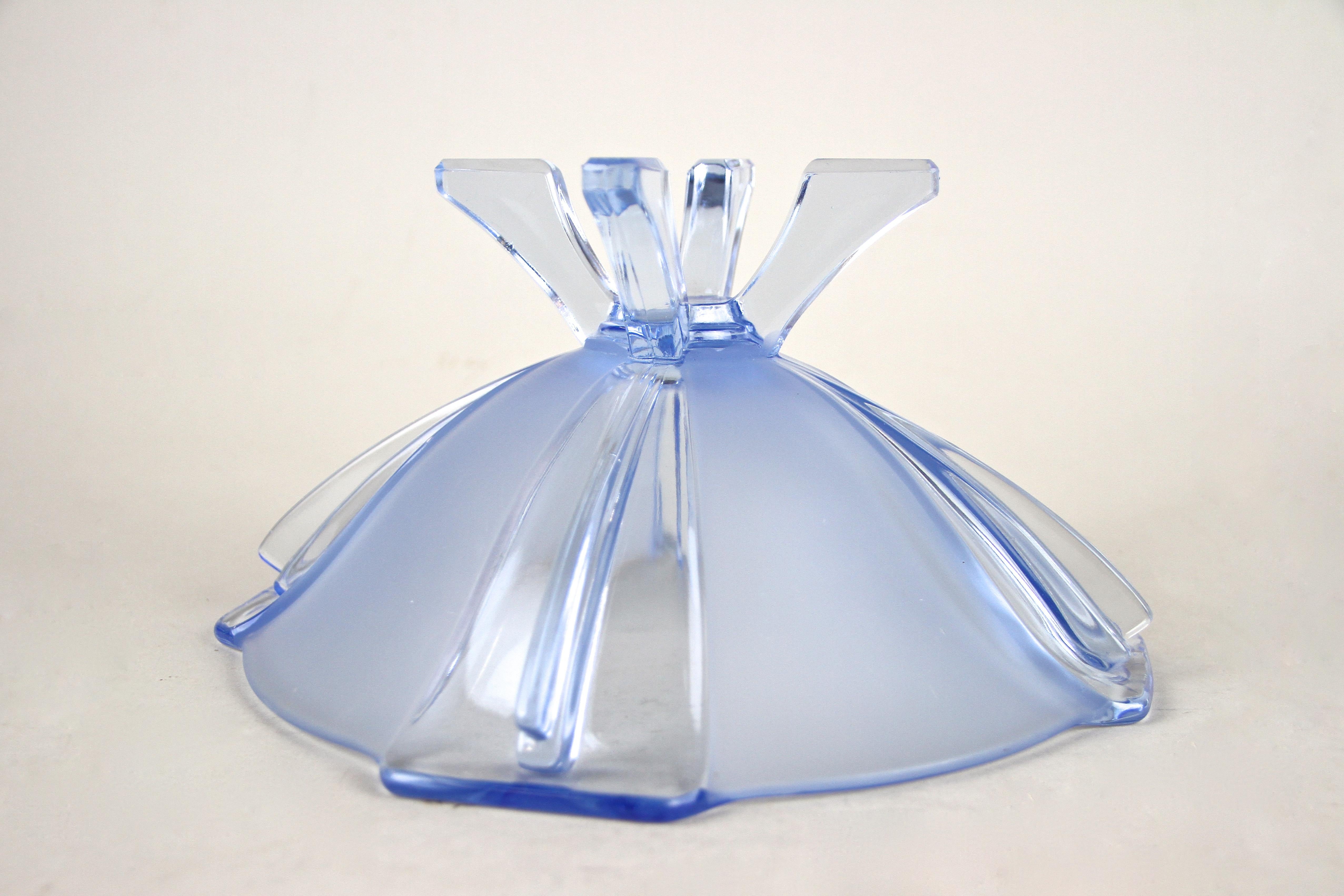 Art Deco Blue Glass Bowl, Austria, circa 1920 For Sale 3