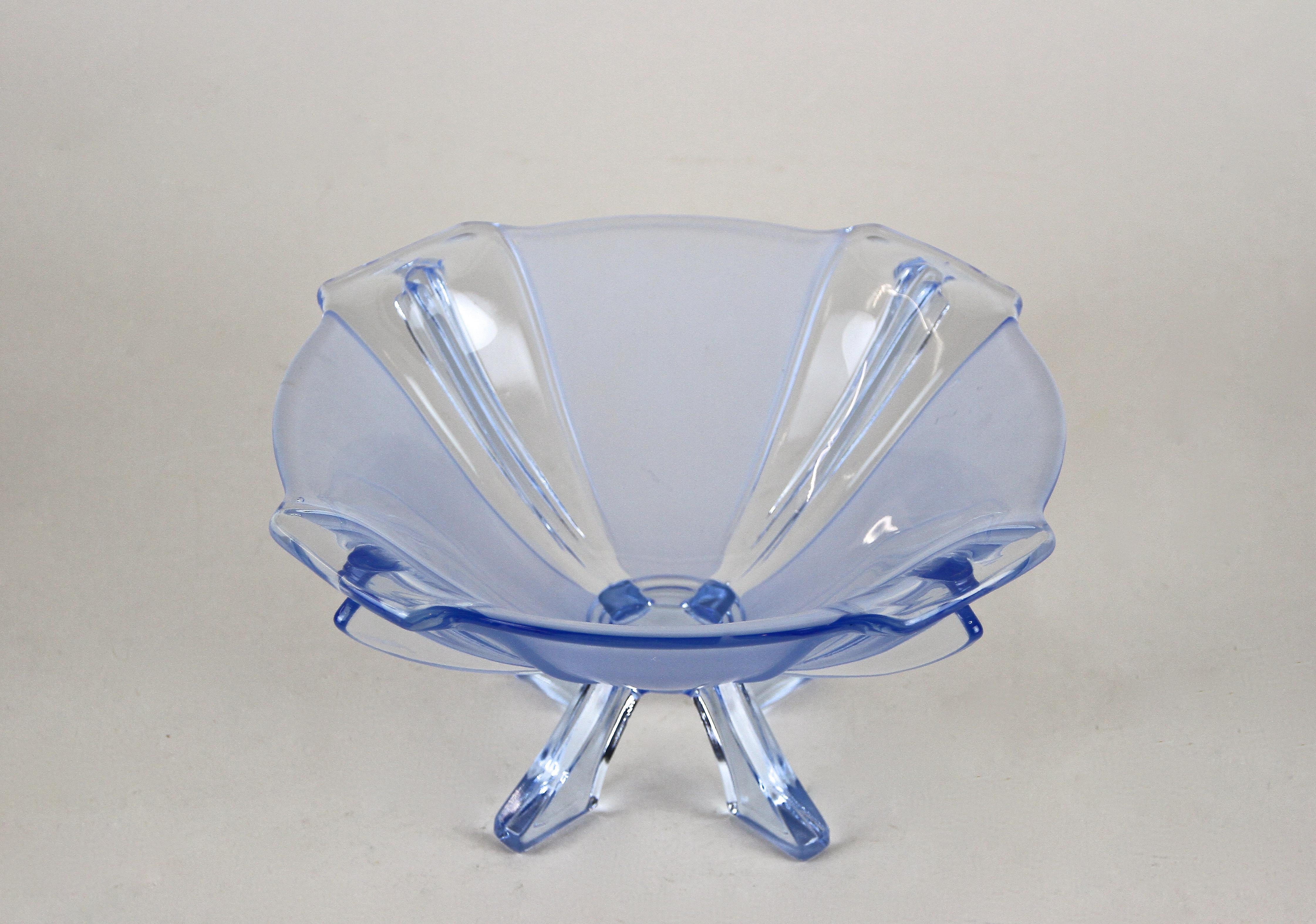 Art Deco Blue Glass Bowl, Austria, circa 1920 In Good Condition For Sale In Lichtenberg, AT