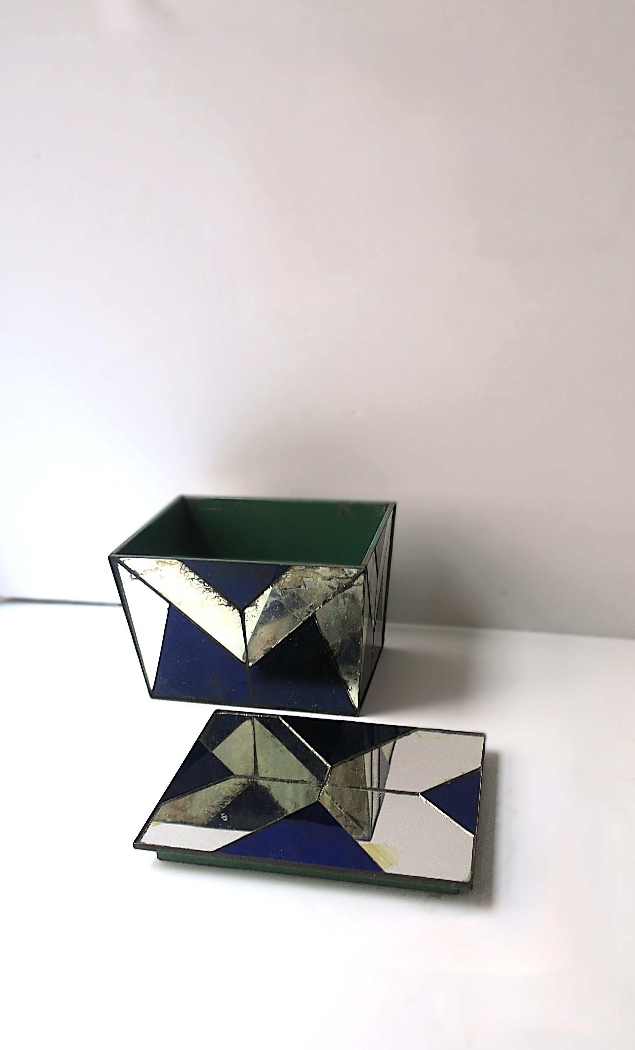 Boîte en verre bleu Art déco en vente 9