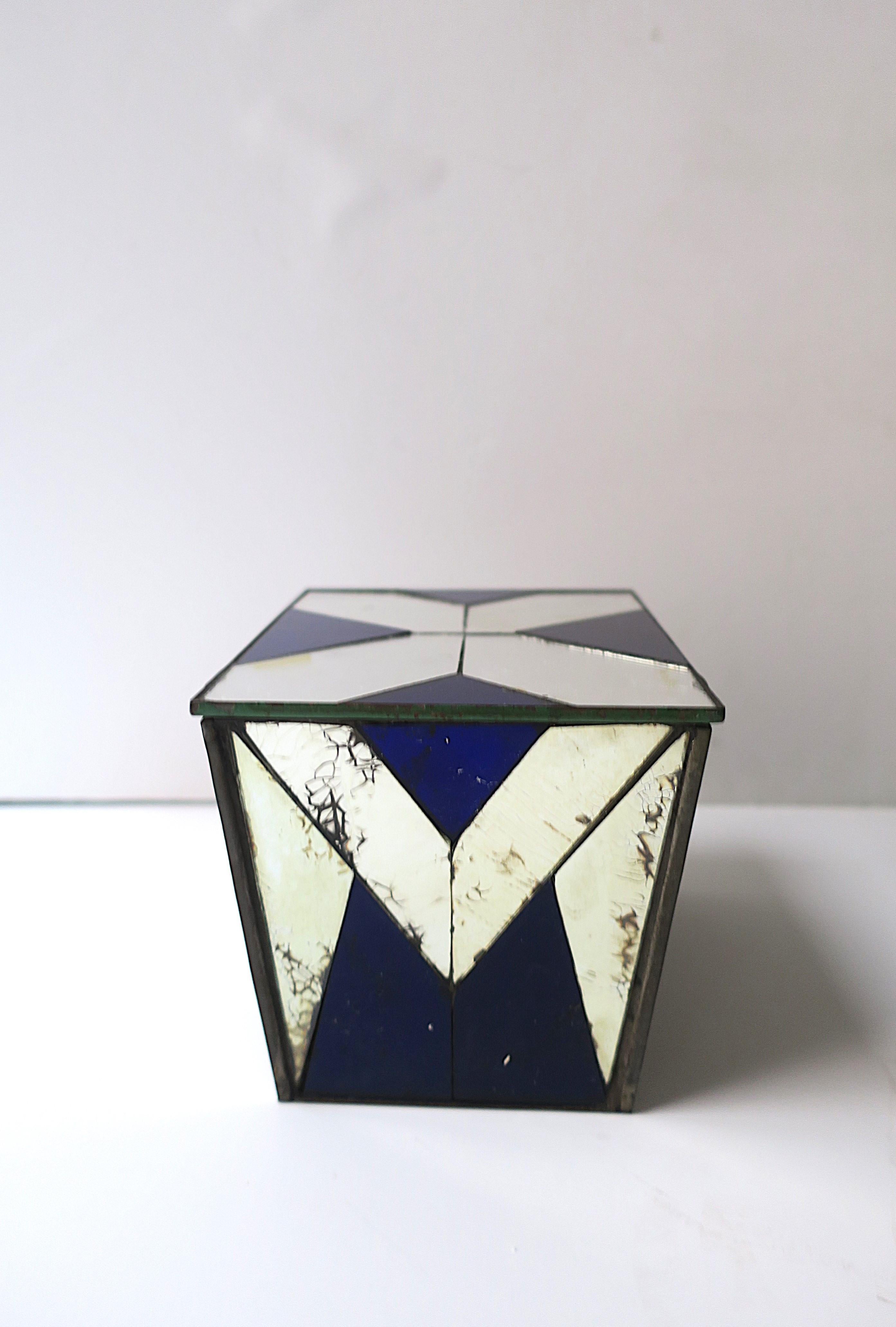 Boîte en verre bleu Art déco en vente 3