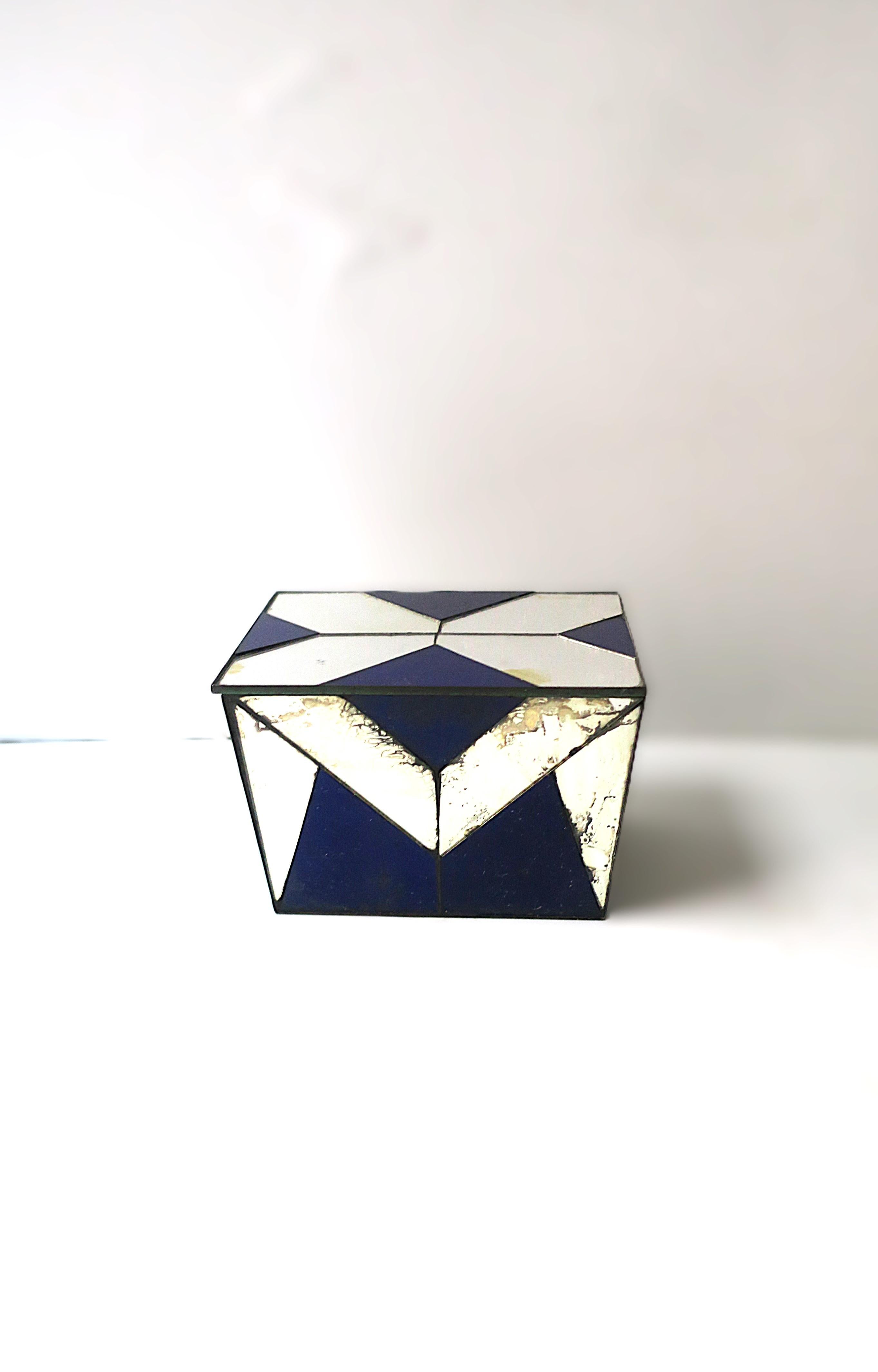 Boîte en verre bleu Art déco en vente 5
