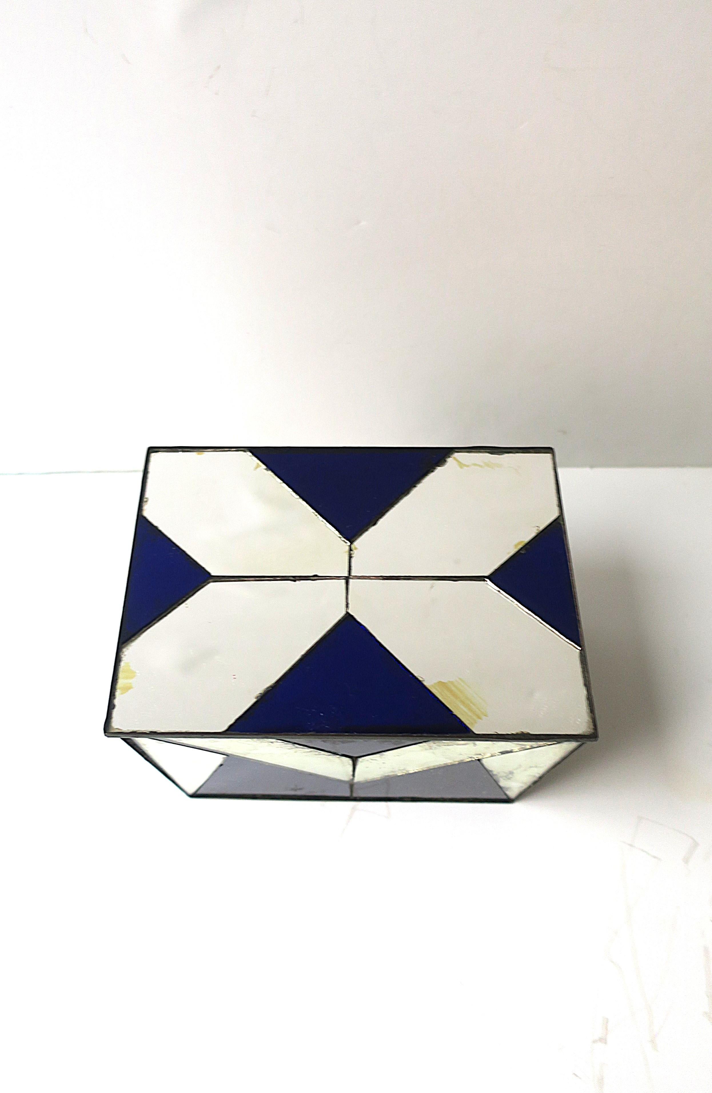 Boîte en verre bleu Art déco en vente 6