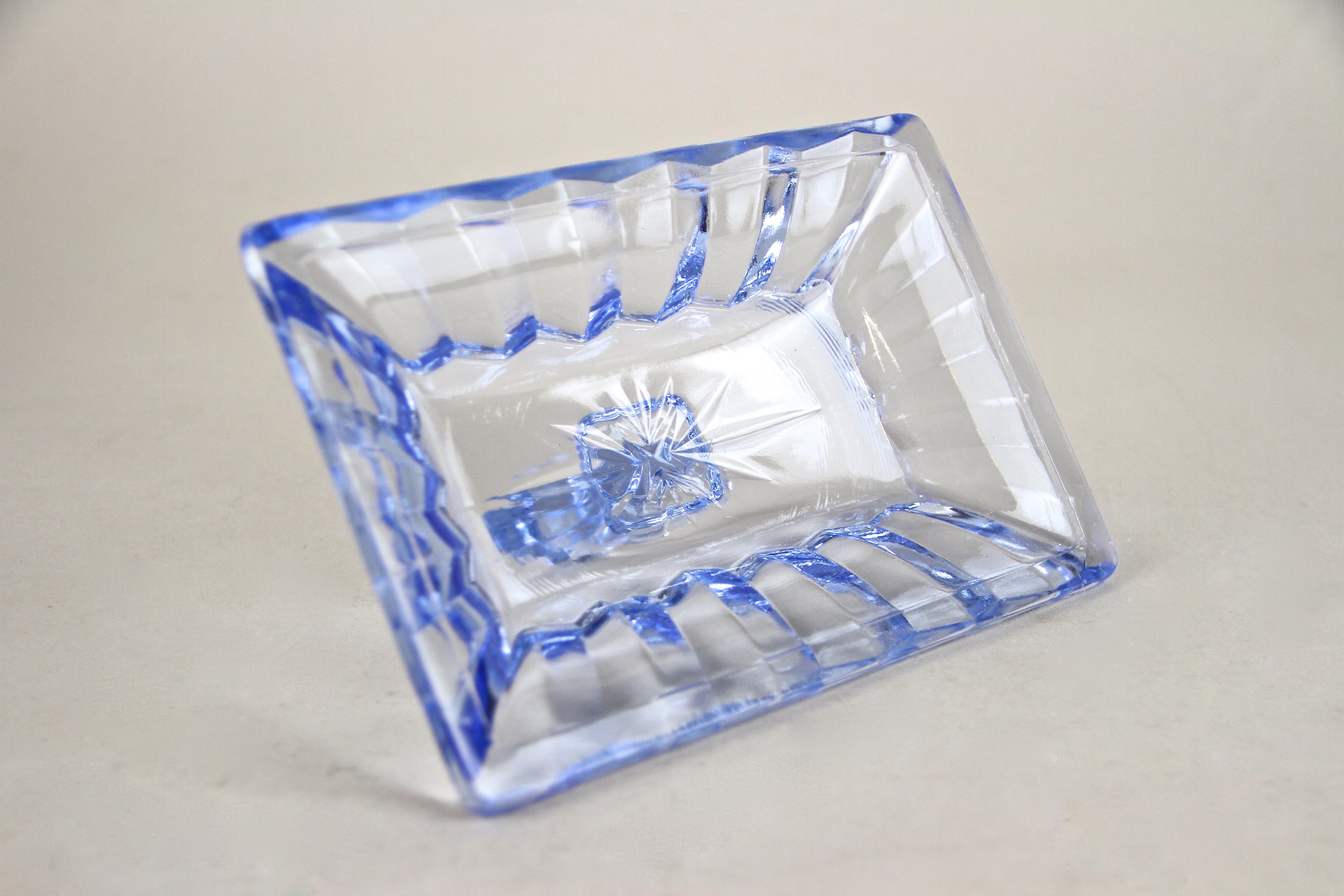 Boîte en verre bleu Art Déco avec couvercle, Autriche, vers 1920 en vente 3